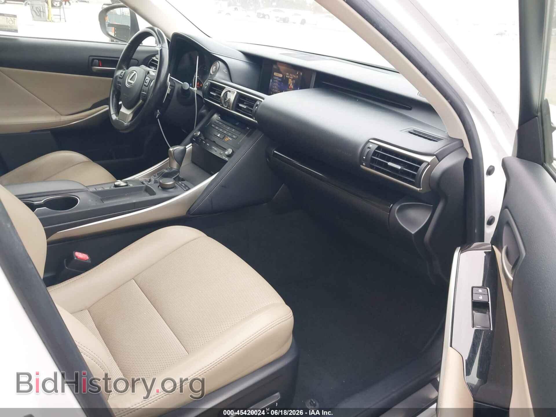2017 LEXUS IS 200T - VIN: JTHBA1D23H5050220 - Фото 5