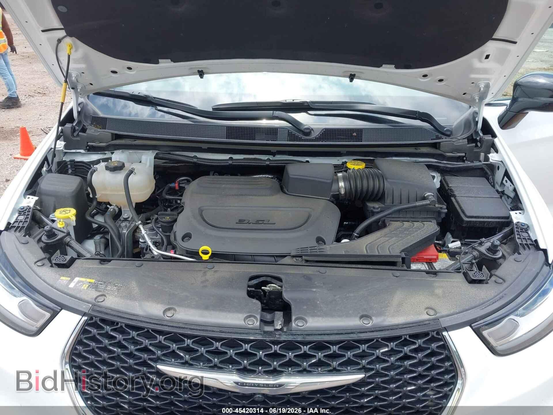 2026 CHRYSLER PACIFICA - VIN: 2C4RC1BG8TR169059 - Photo 10