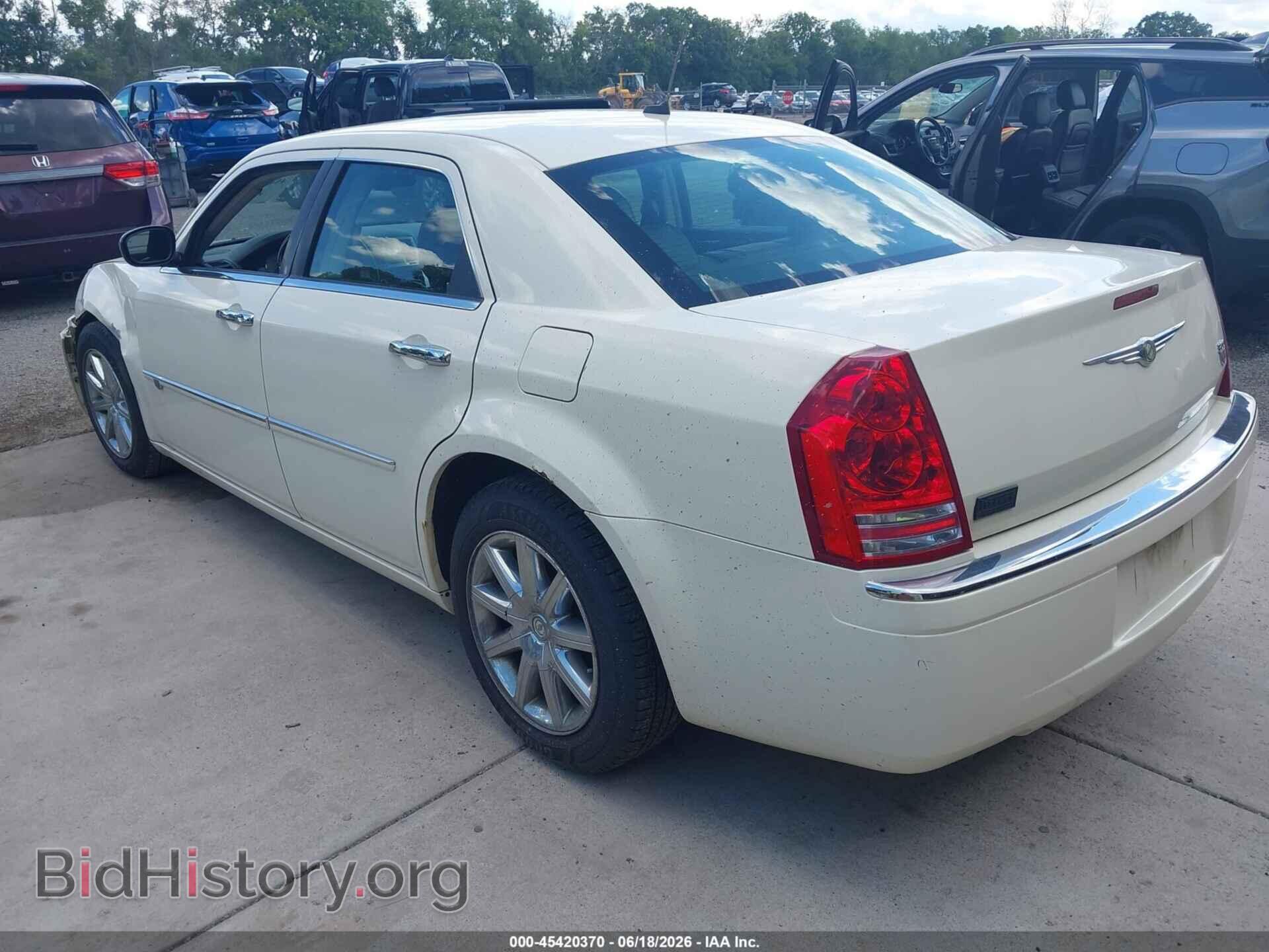 2008 CHRYSLER 300C - VIN: 2C3KA63H58H251487 - Фото 3