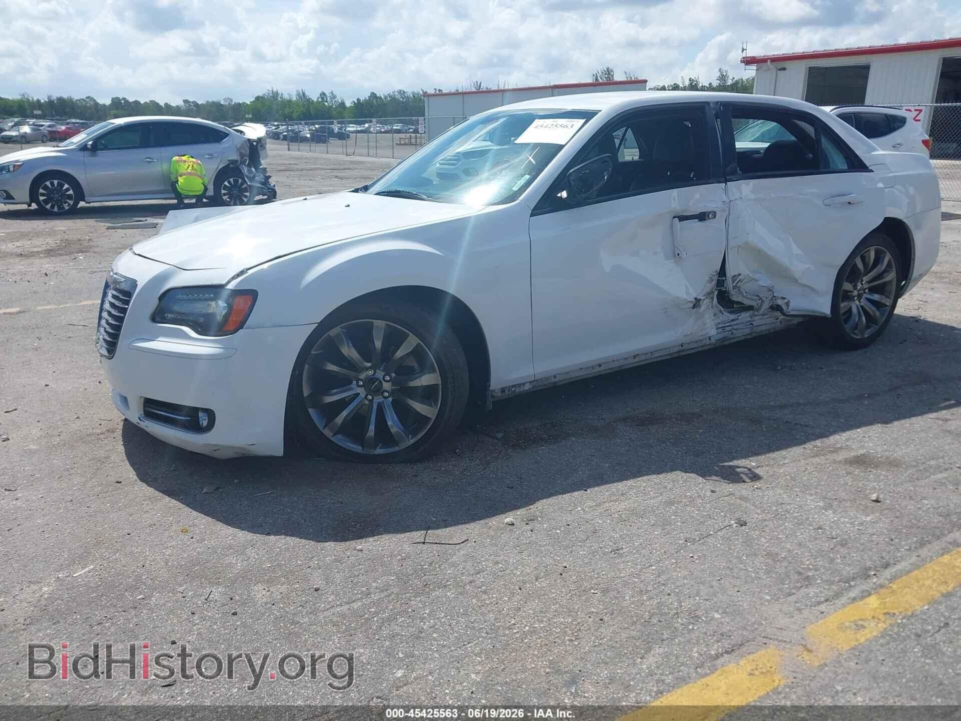2014 CHRYSLER 300 - VIN: 2C3CCABG5EH307109 - Фото 2