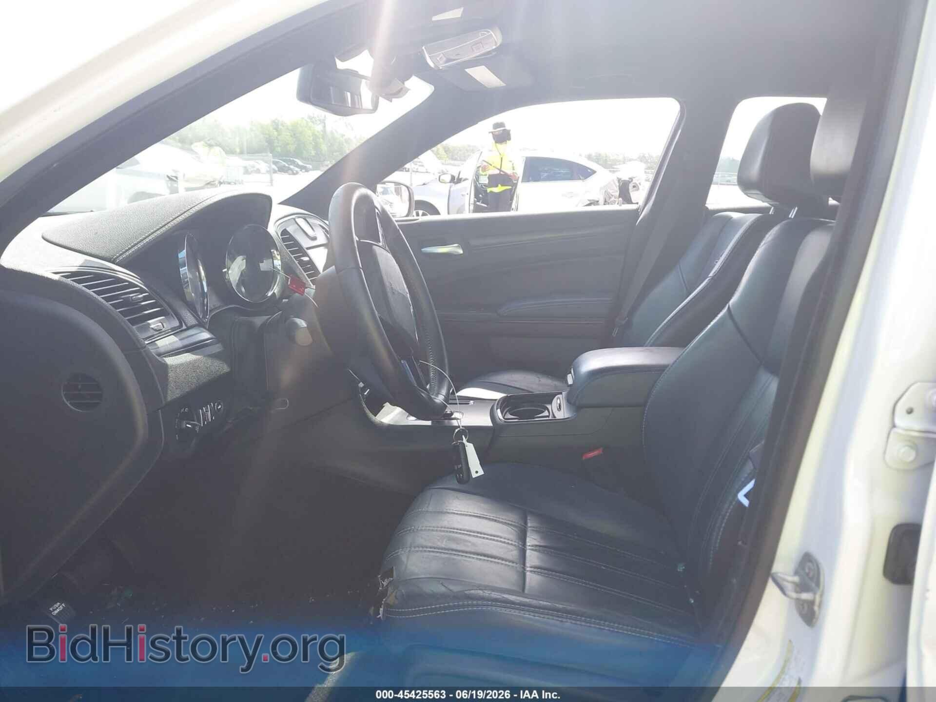 2014 CHRYSLER 300 - VIN: 2C3CCABG5EH307109 - Фото 5