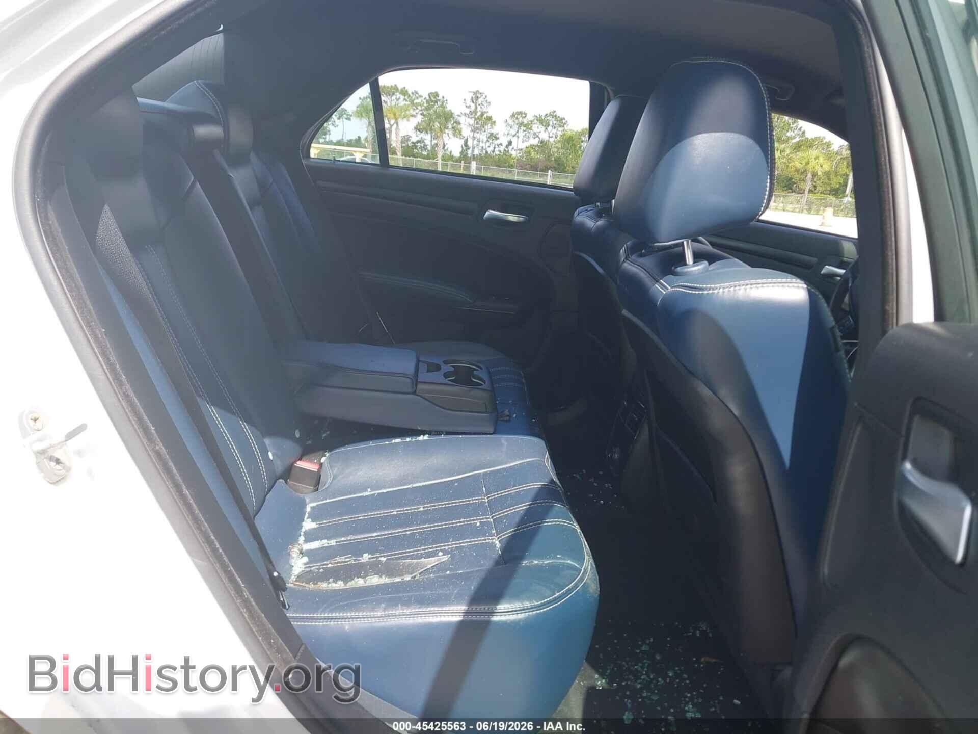 2014 CHRYSLER 300 - VIN: 2C3CCABG5EH307109 - Фото 8