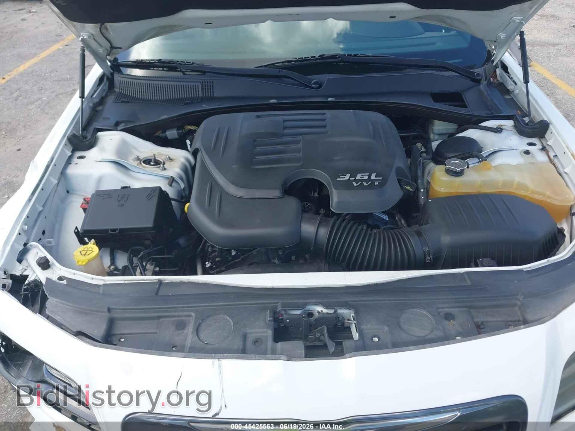 2014 CHRYSLER 300 - VIN: 2C3CCABG5EH307109 - Фото 10