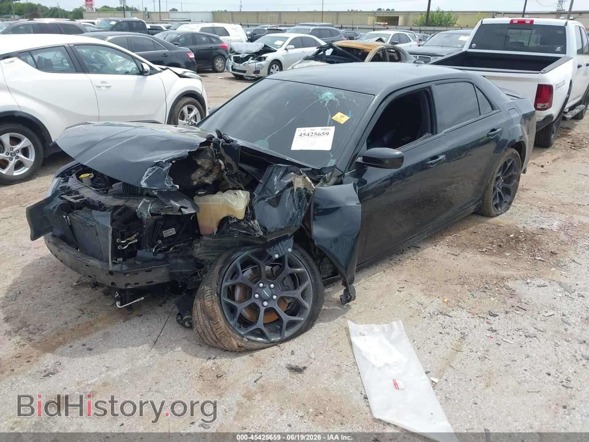 2019 CHRYSLER 300 - VIN: 2C3CCABT9KH603548 - Photo 2