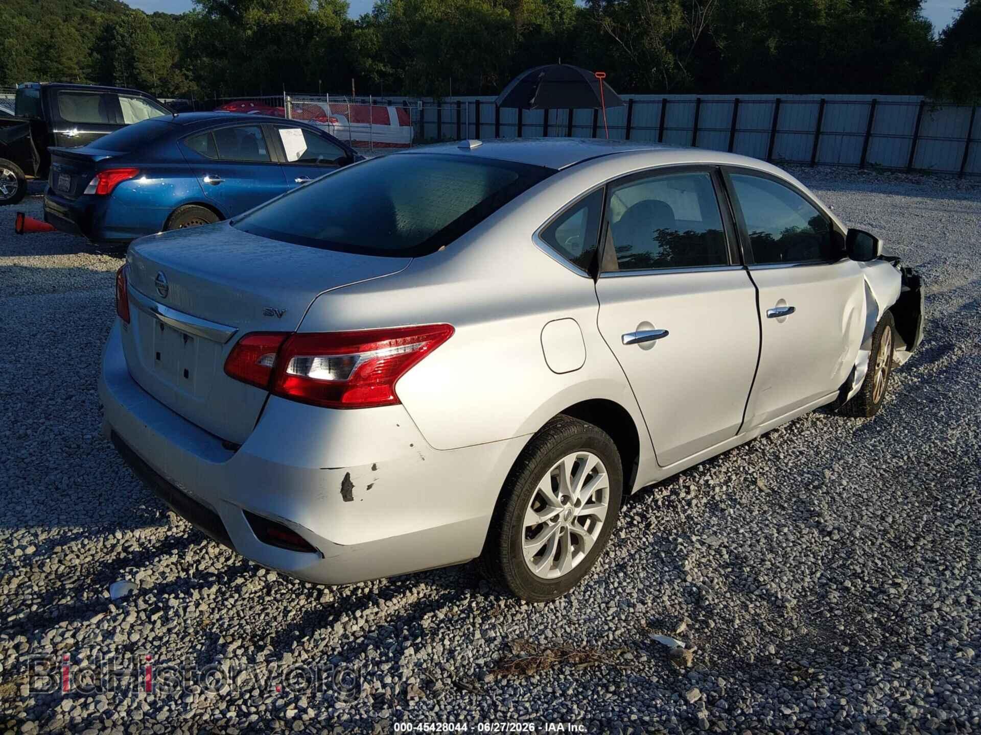 2018 NISSAN SENTRA - VIN: 3N1AB7AP1JL653575 - Фото 4