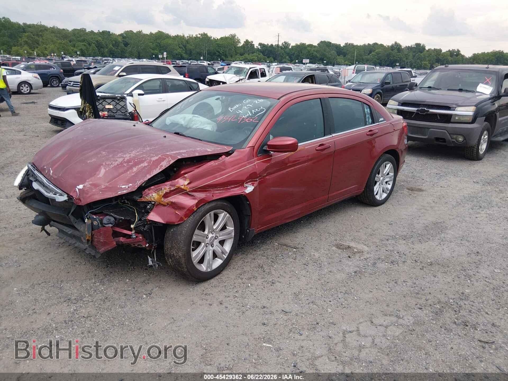 2013 CHRYSLER 200 - VIN: 1C3CCBBB2DN734652 - Photo 2