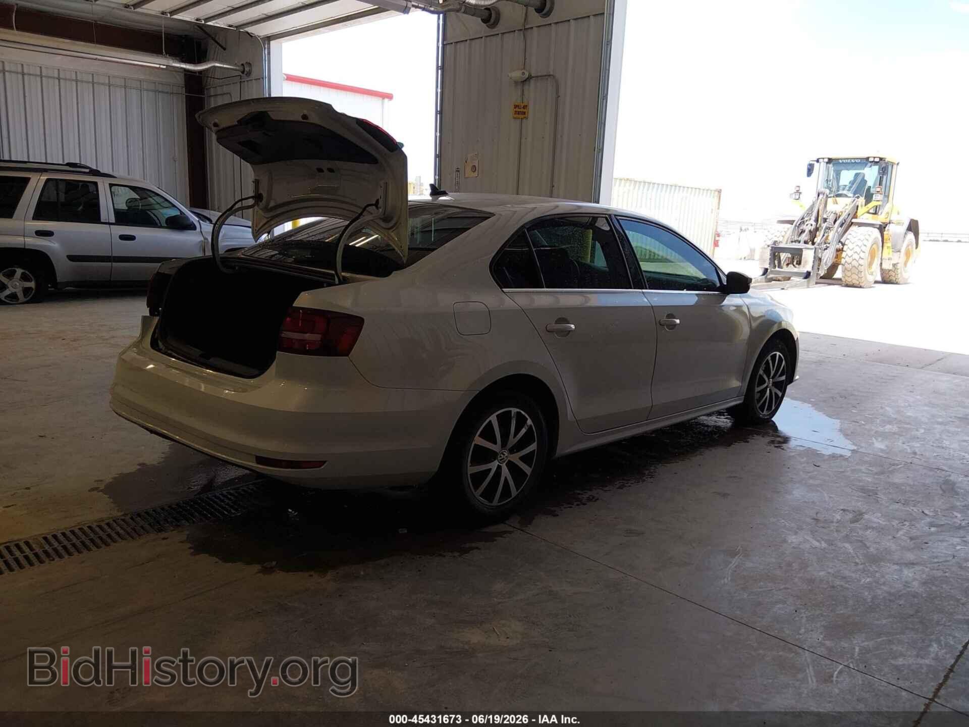 2017 VOLKSWAGEN JETTA - VIN: 3VWDB7AJ6HM346975 - Фото 4