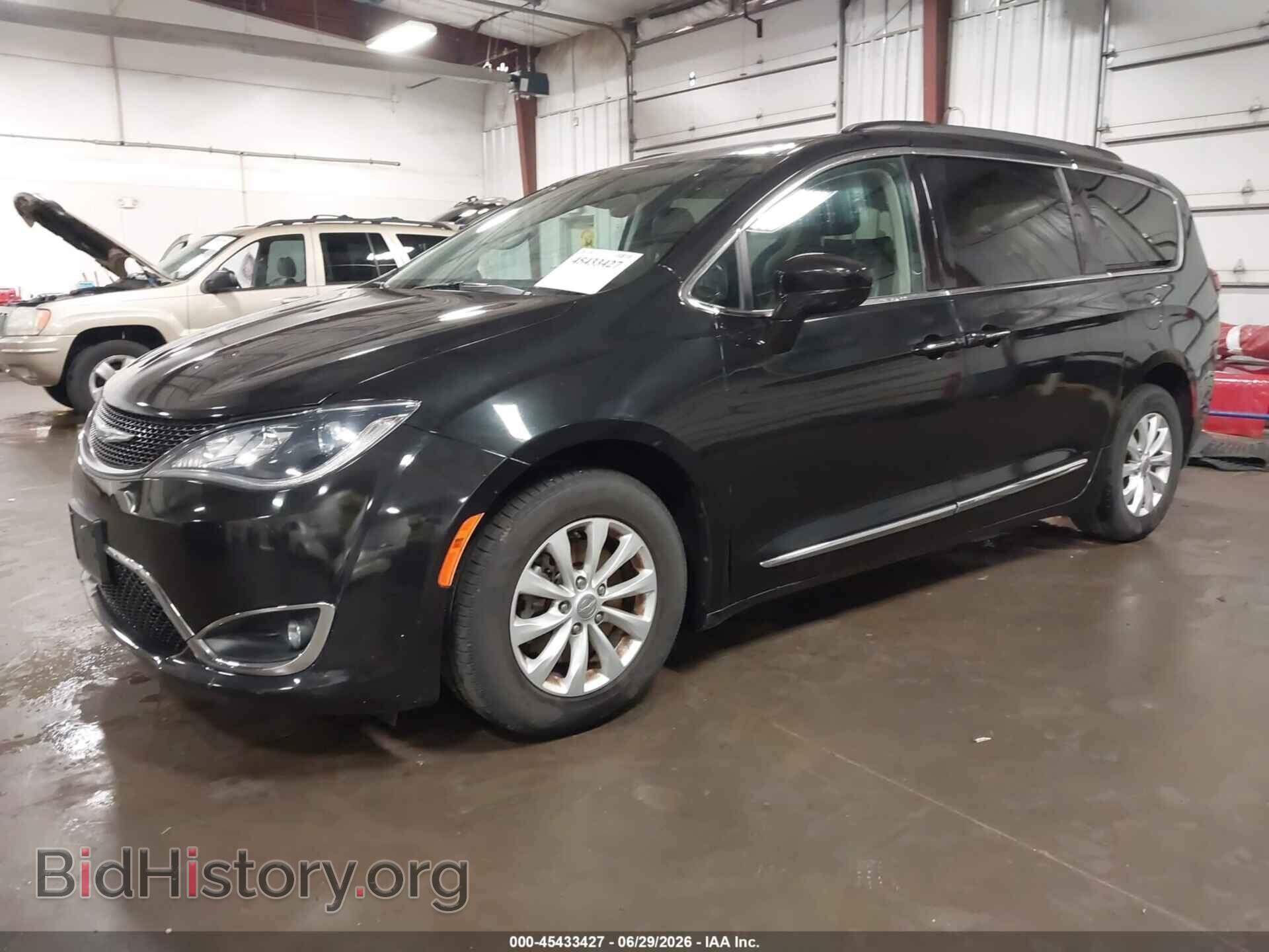 2017 CHRYSLER PACIFICA - VIN: 2C4RC1BG1HR763502 - Photo 2