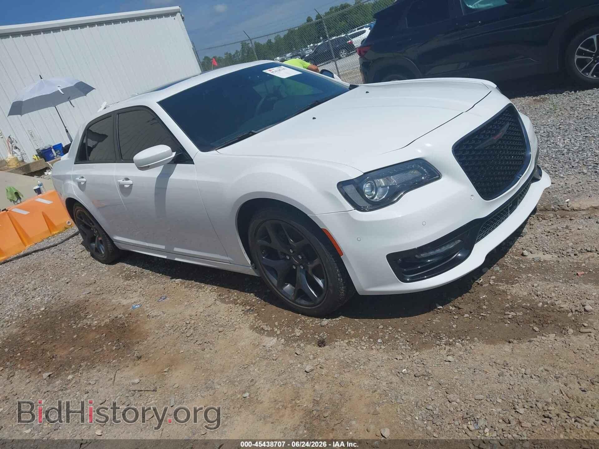 Photo 2C3CCABT6PH676867 - CHRYSLER 300 2023