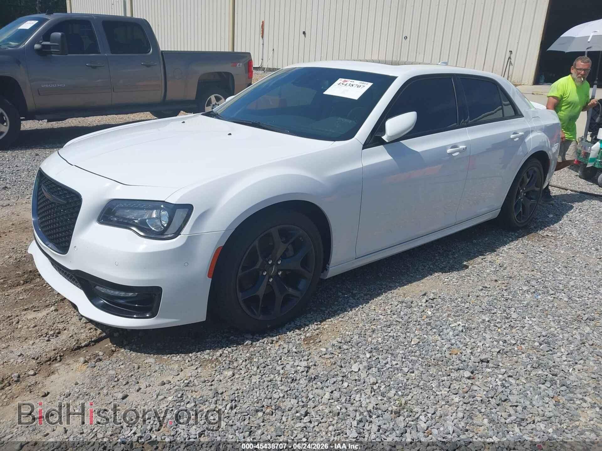 2023 CHRYSLER 300 - VIN: 2C3CCABT6PH676867 - Photo 2