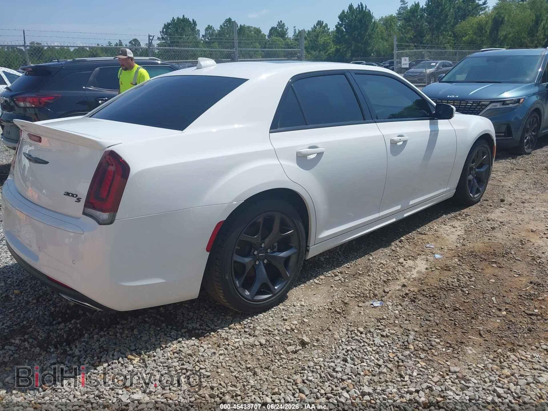 2023 CHRYSLER 300 - VIN: 2C3CCABT6PH676867 - Photo 4