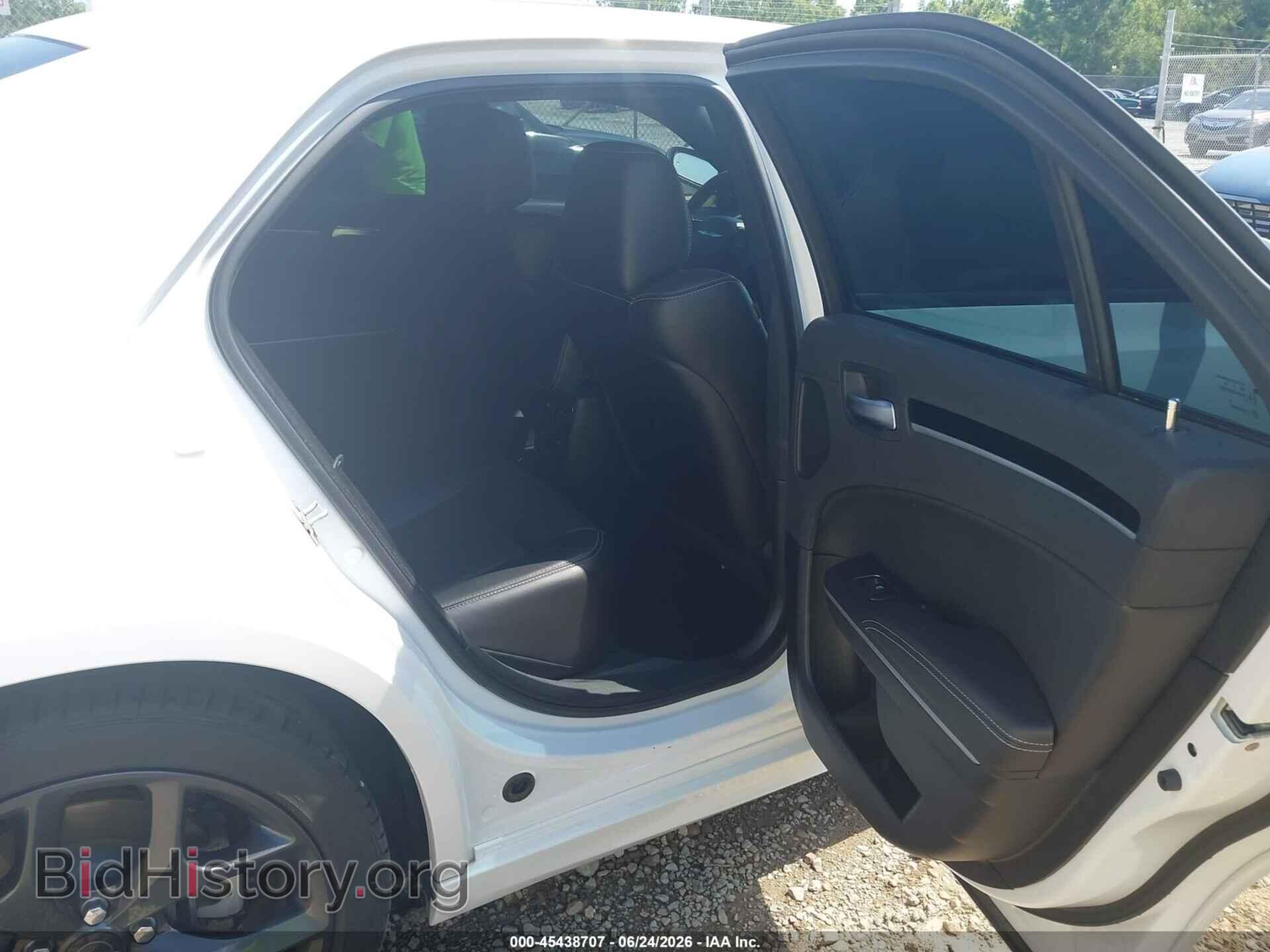 2023 CHRYSLER 300 - VIN: 2C3CCABT6PH676867 - Photo 8