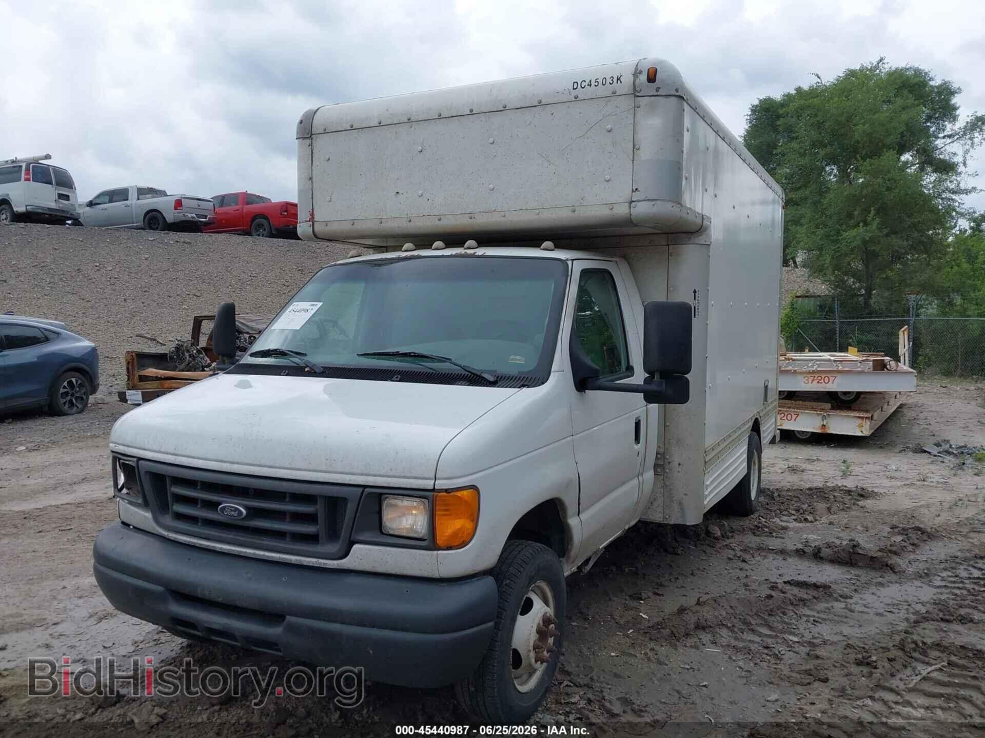 2007 FORD E-450 CUTAWAY - VIN: 1FDXE45S87DB18121 - Фото 2
