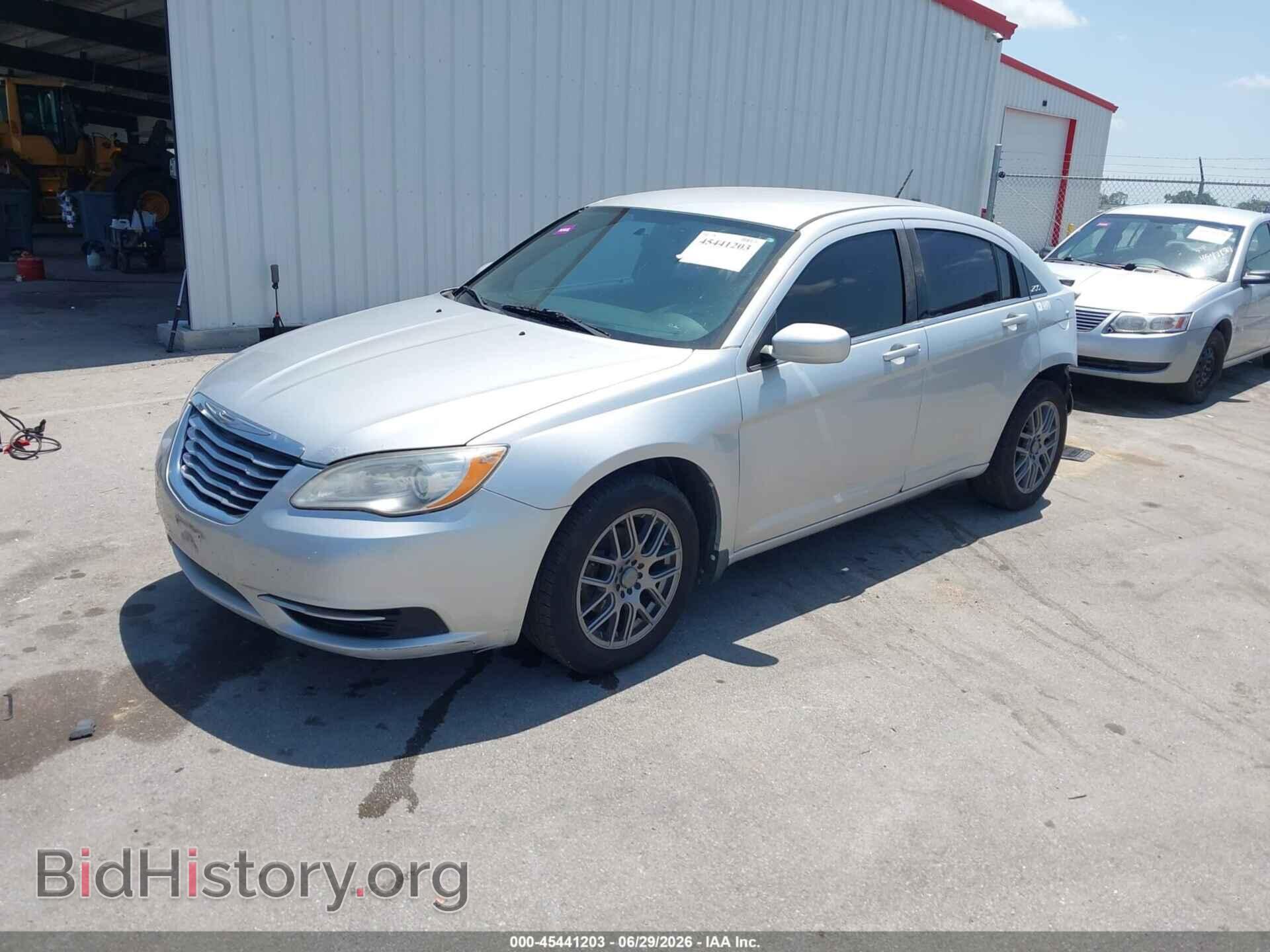 2011 CHRYSLER 200 - VIN: 1C3BC4FB6BN579974 - Photo 2
