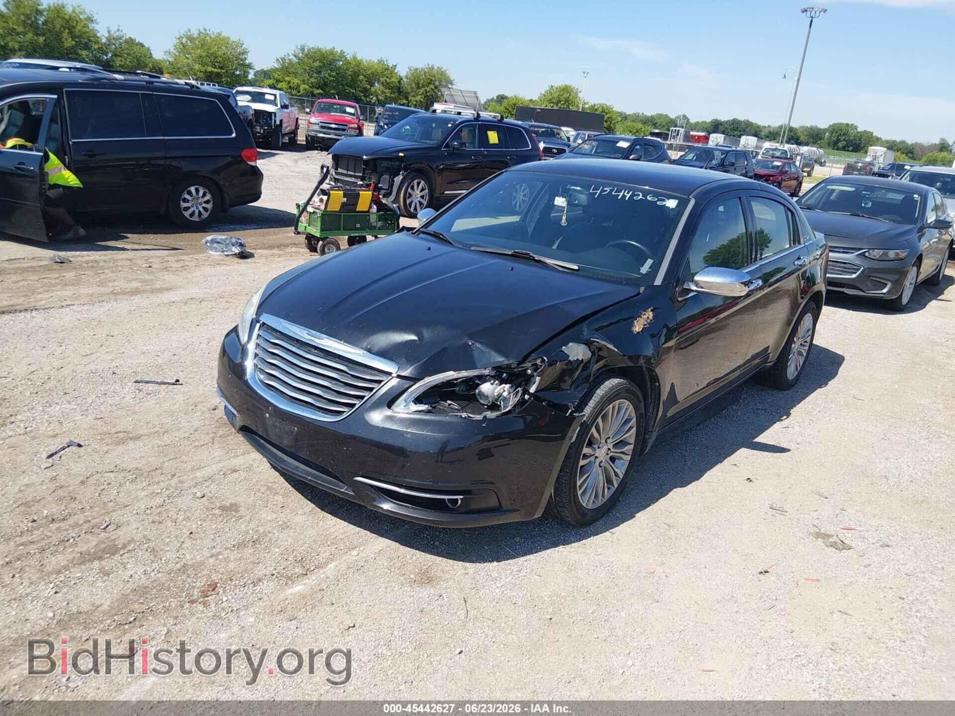2011 CHRYSLER 200 - VIN: 1C3BC2FG2BN517908 - Photo 2