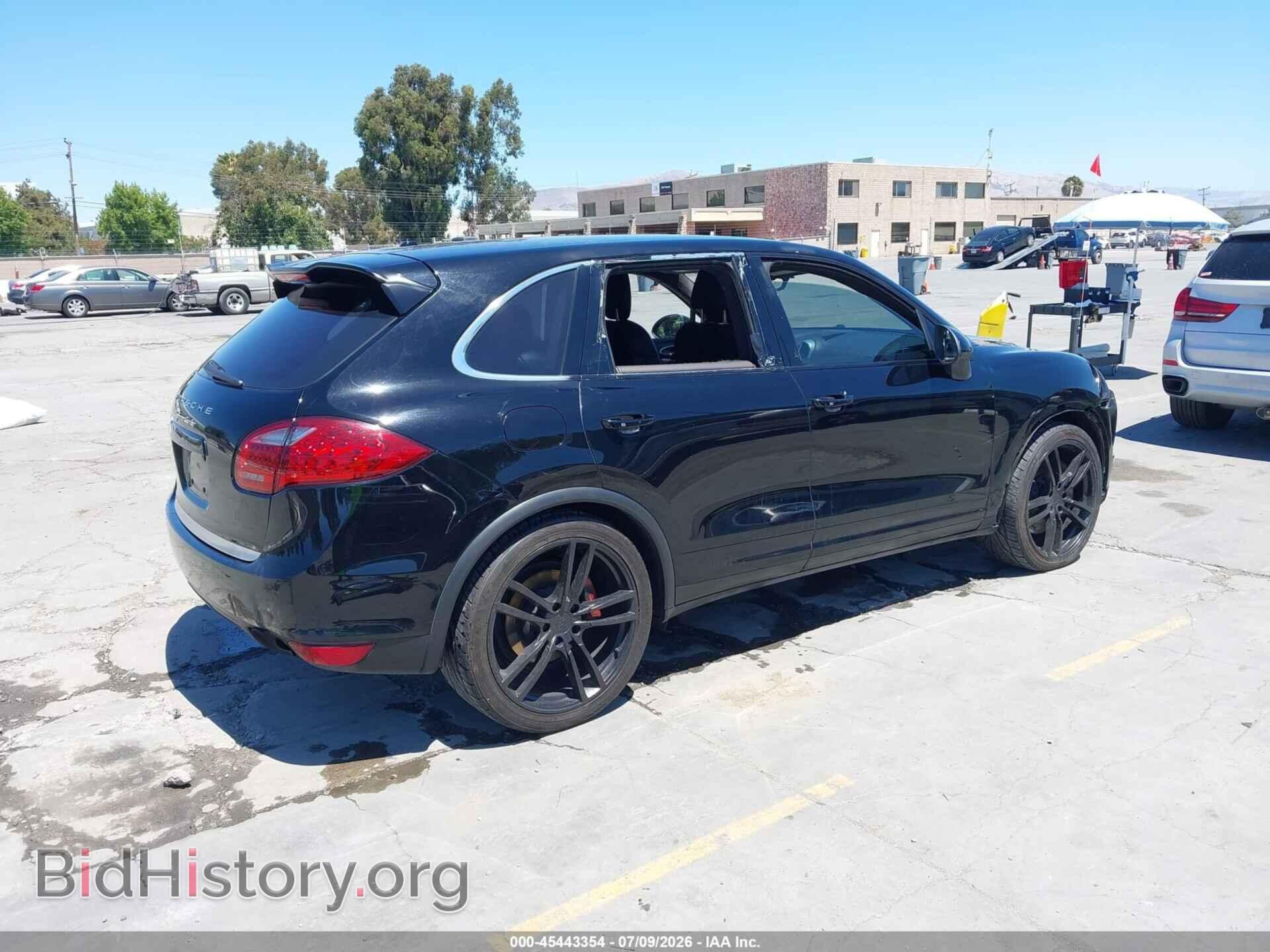 2011 PORSCHE CAYENNE - VIN: WP1AC2A28BLA82776 - Photo 4