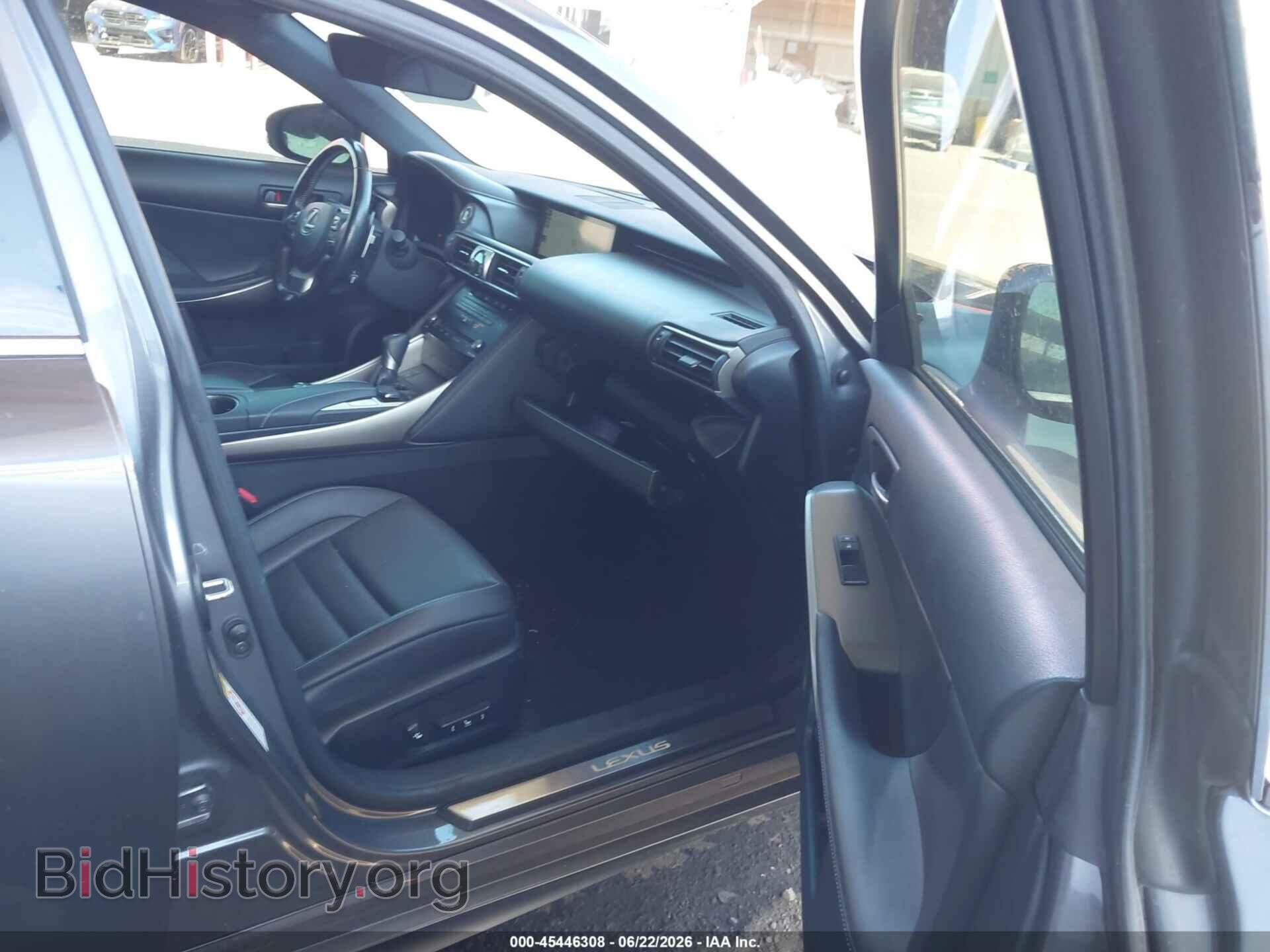 2017 LEXUS IS 200T - VIN: JTHBA1D24H5061288 - Photo 5