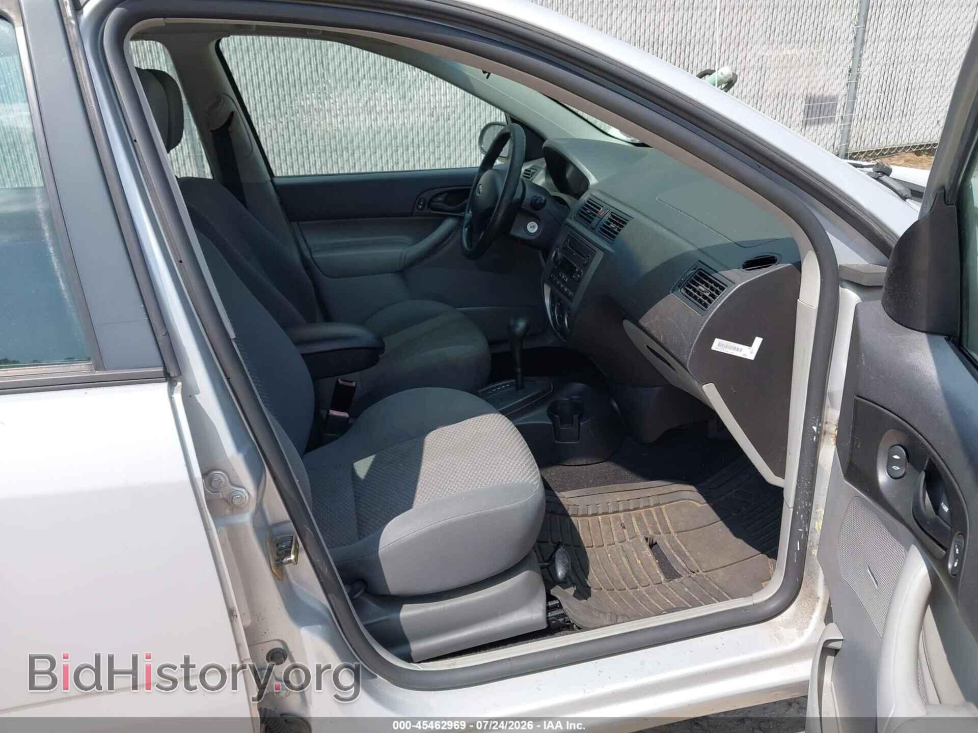 2005 FORD FOCUS - VIN: 3FAFP37N25R109971 - Фото 5