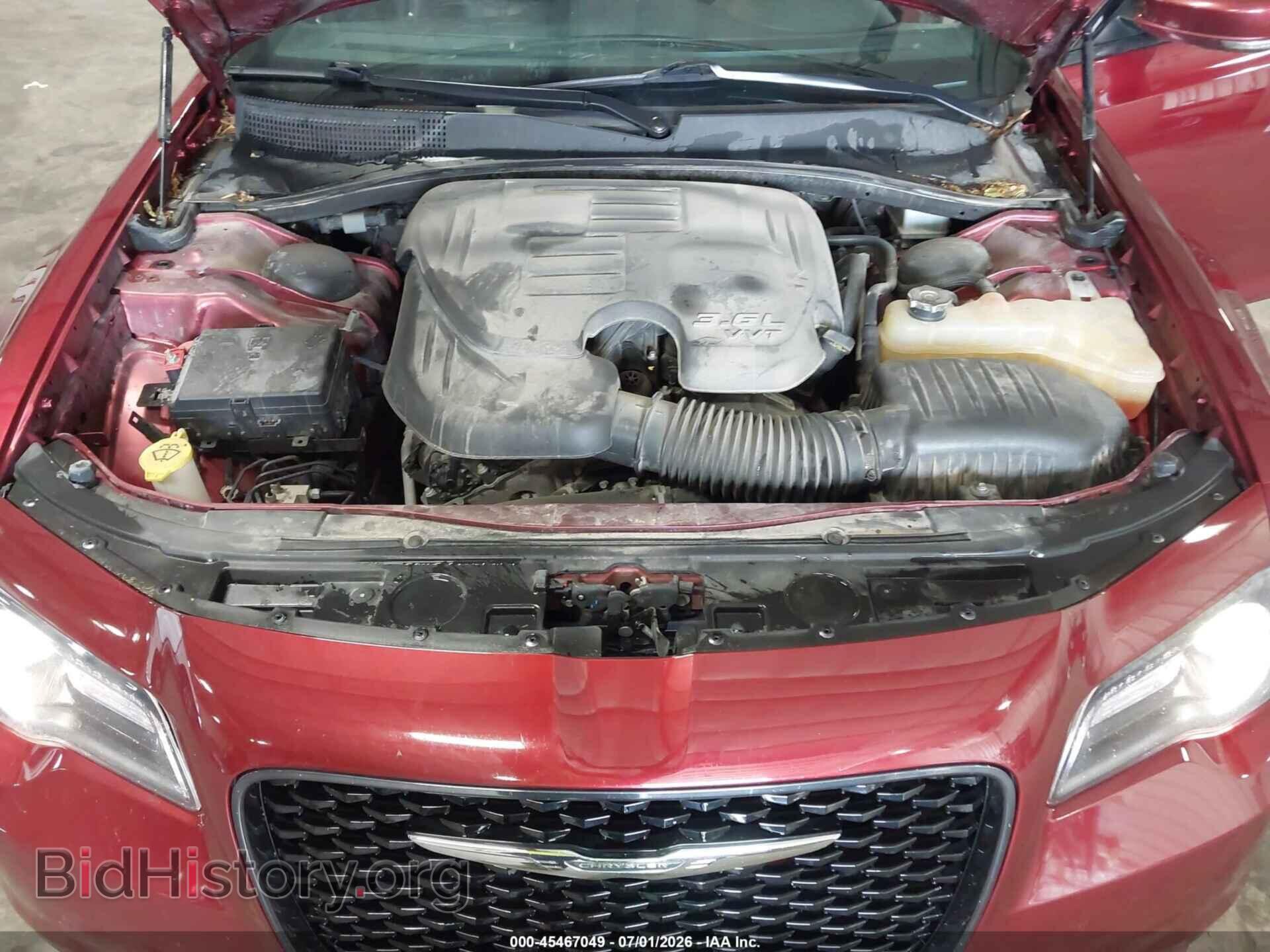 2018 CHRYSLER 300 - VIN: 2C3CCAGG8JH268079 - Фото 10