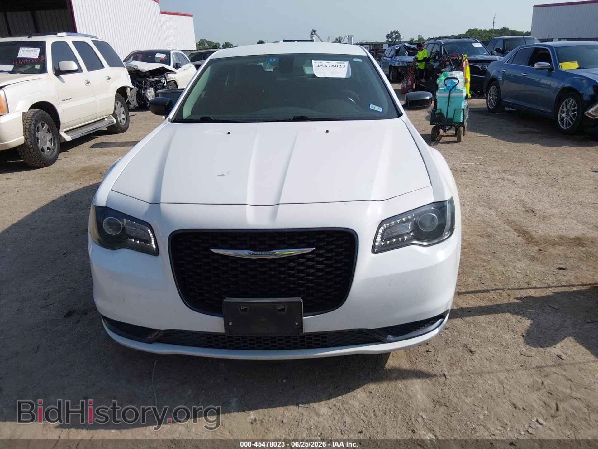2019 CHRYSLER 300 - VIN: 2C3CCAAG5KH602076 - Фото 12