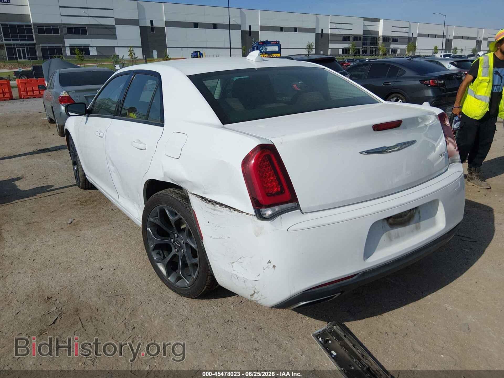2019 CHRYSLER 300 - VIN: 2C3CCAAG5KH602076 - Фото 3