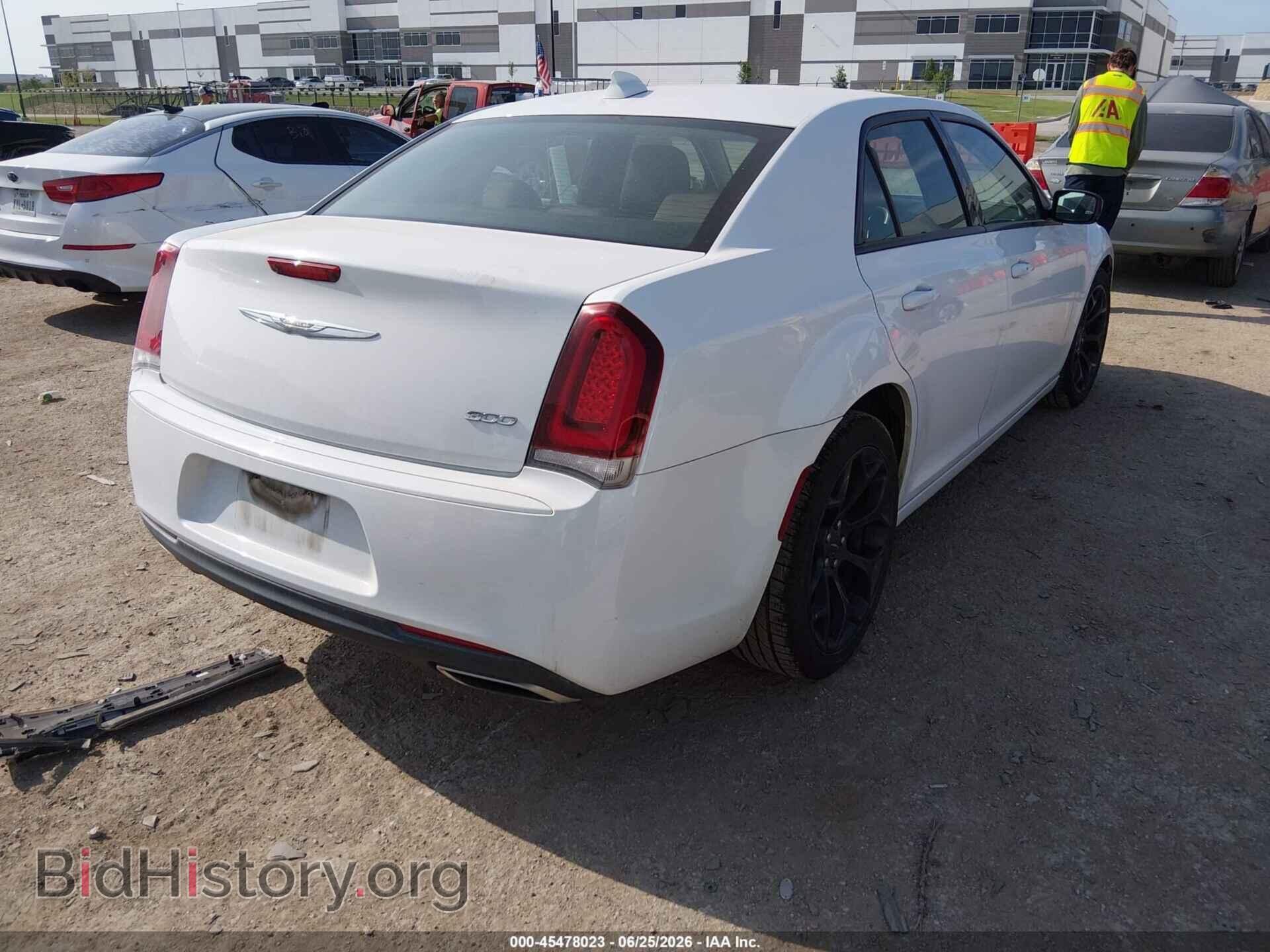 2019 CHRYSLER 300 - VIN: 2C3CCAAG5KH602076 - Фото 4