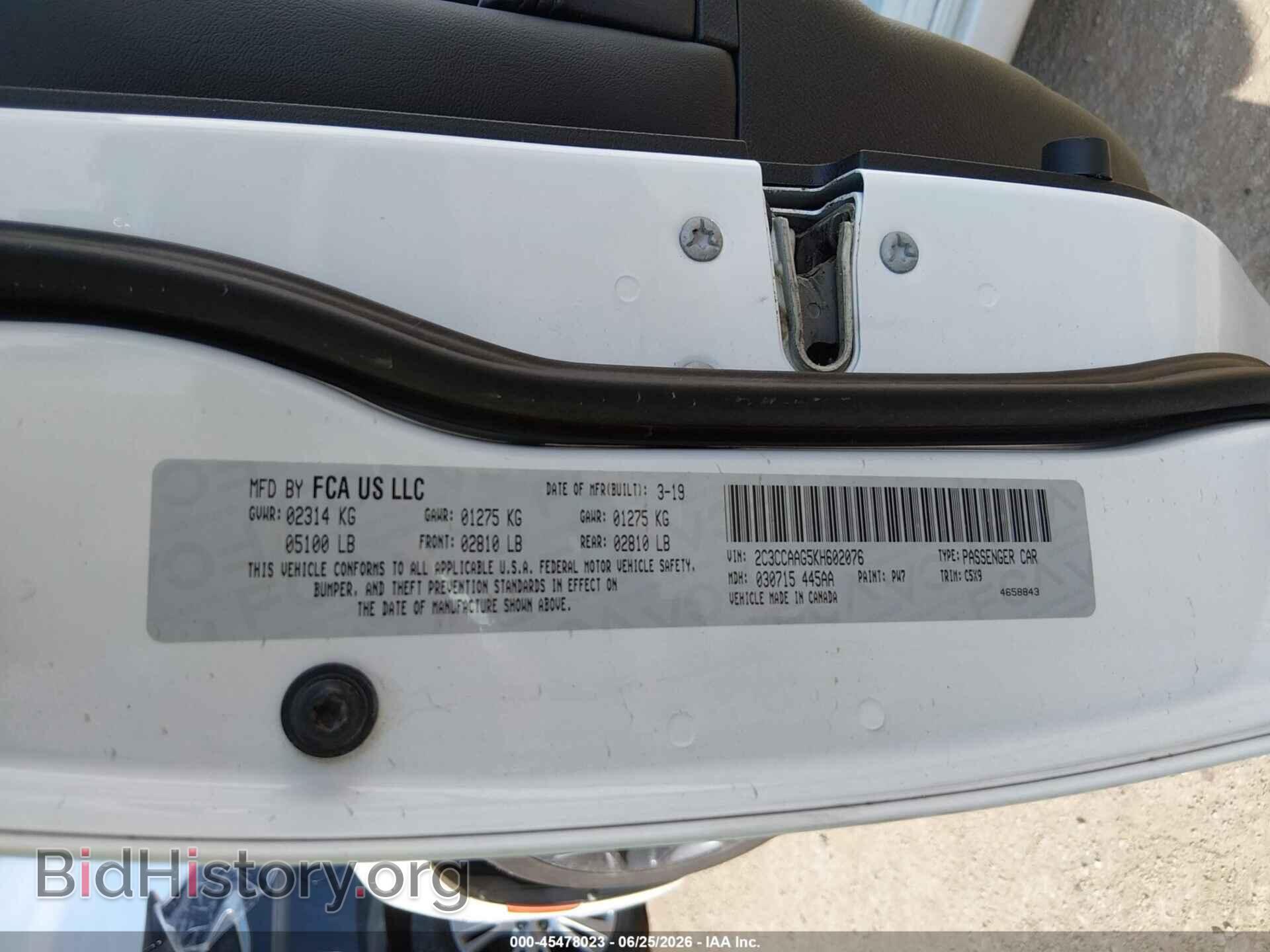 2019 CHRYSLER 300 - VIN: 2C3CCAAG5KH602076 - Фото 9