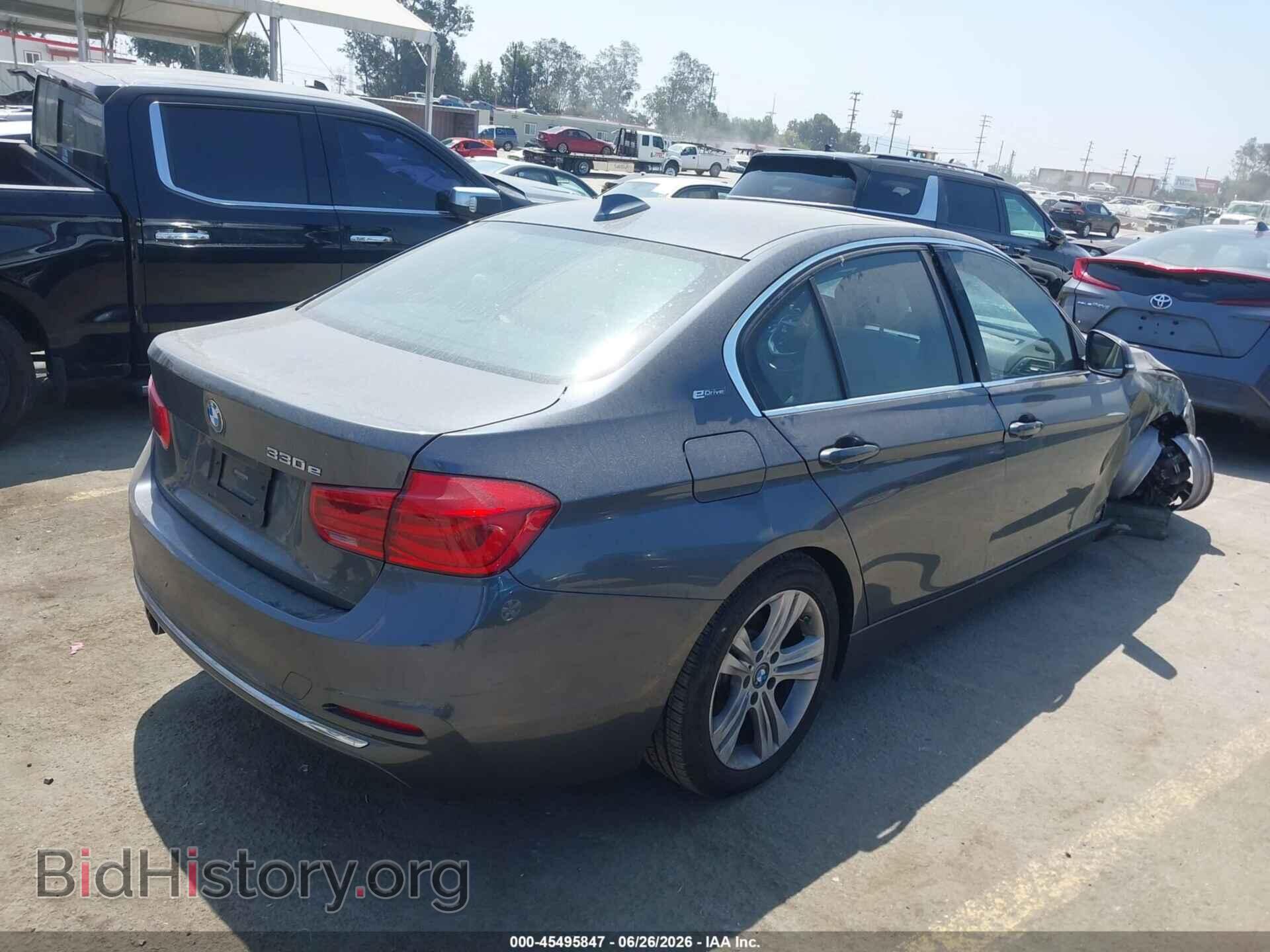 2018 BMW 330E - VIN: WBA8E1C5XJA755974 - Photo 4
