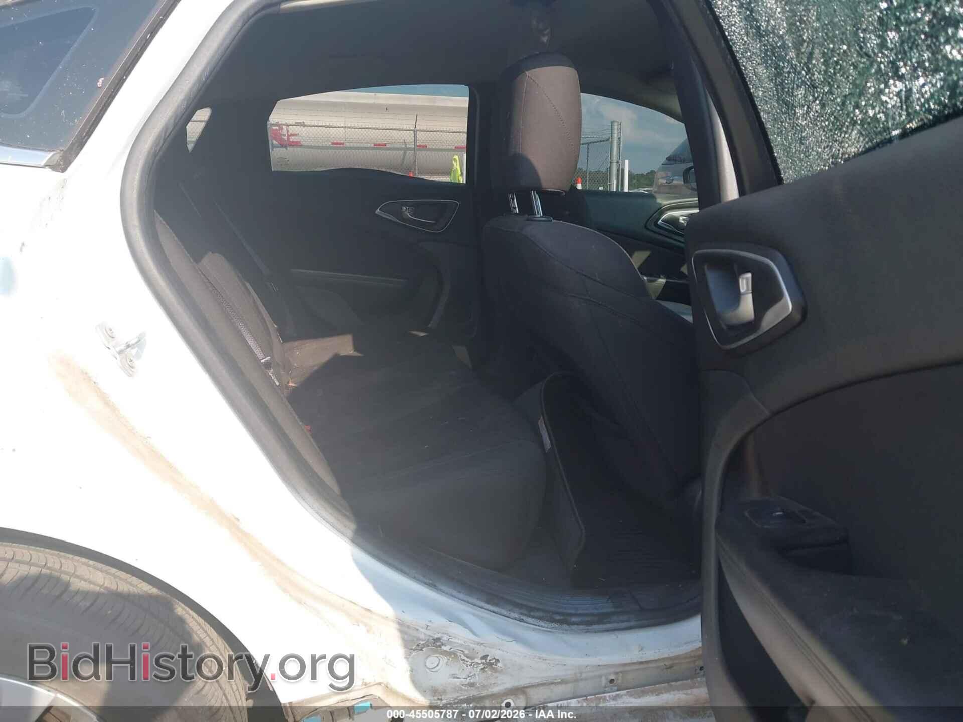 2015 CHRYSLER 200 - VIN: 1C3CCCAB0FN569131 - Фото 8