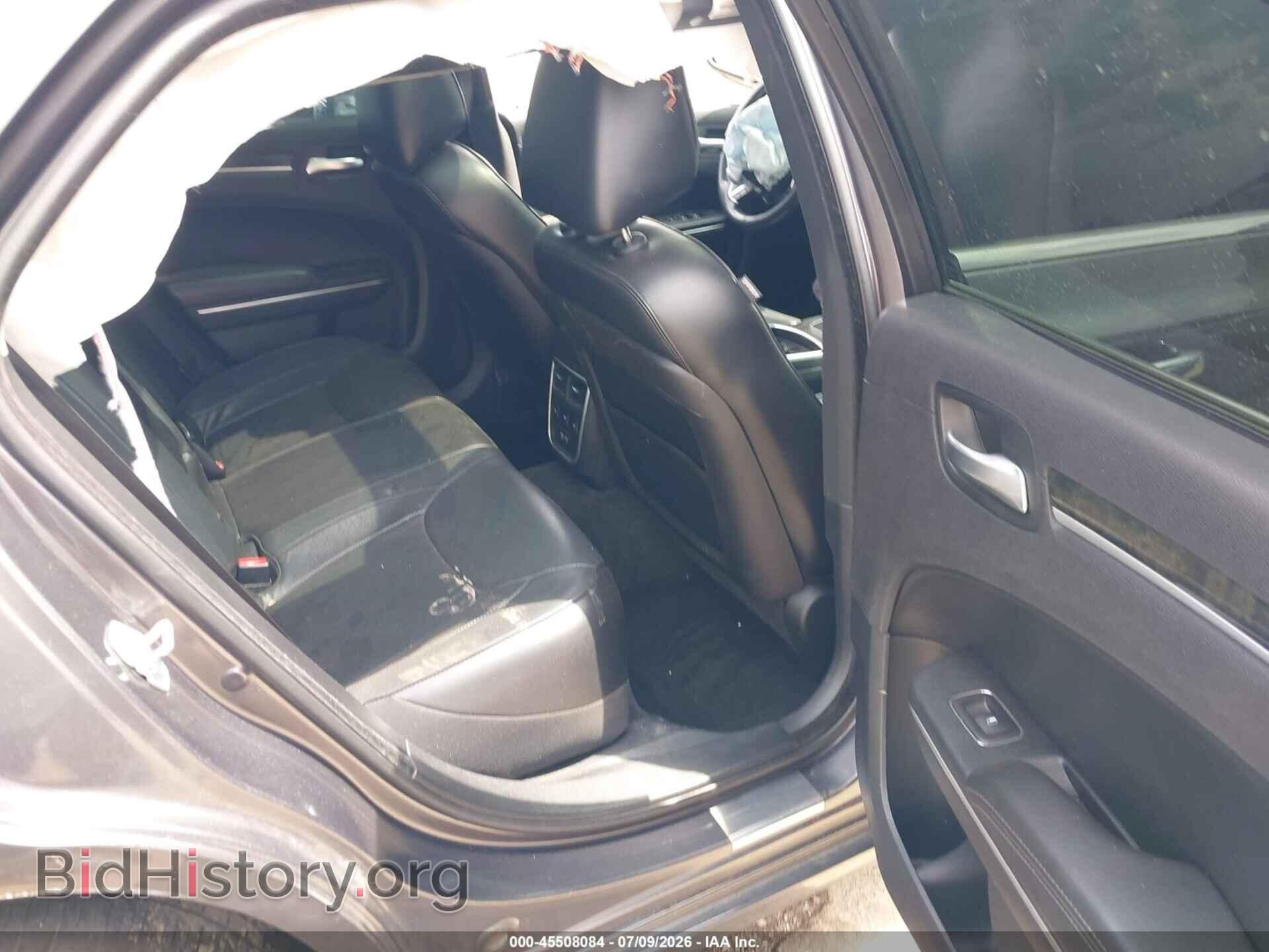 2016 CHRYSLER 300C - VIN: 2C3CCAEG3GH151893 - Photo 8