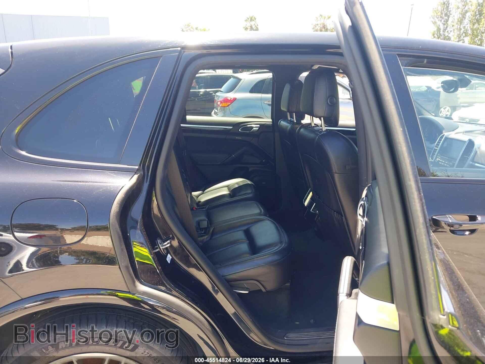 2017 PORSCHE CAYENNE - VIN: WP1AA2A22HKA87475 - Photo 8