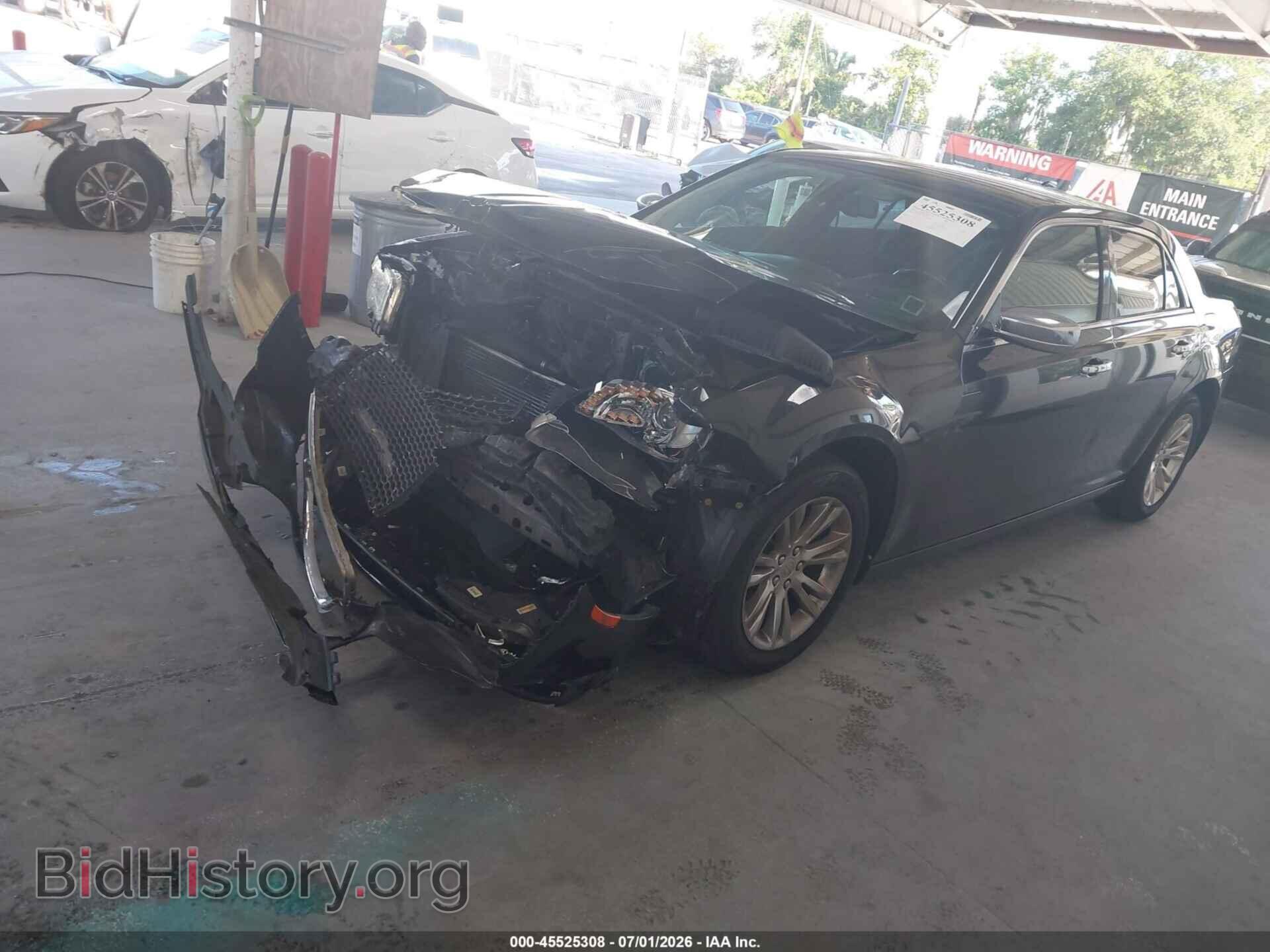 2018 CHRYSLER 300 - VIN: 2C3CCAAG7JH326093 - Фото 2