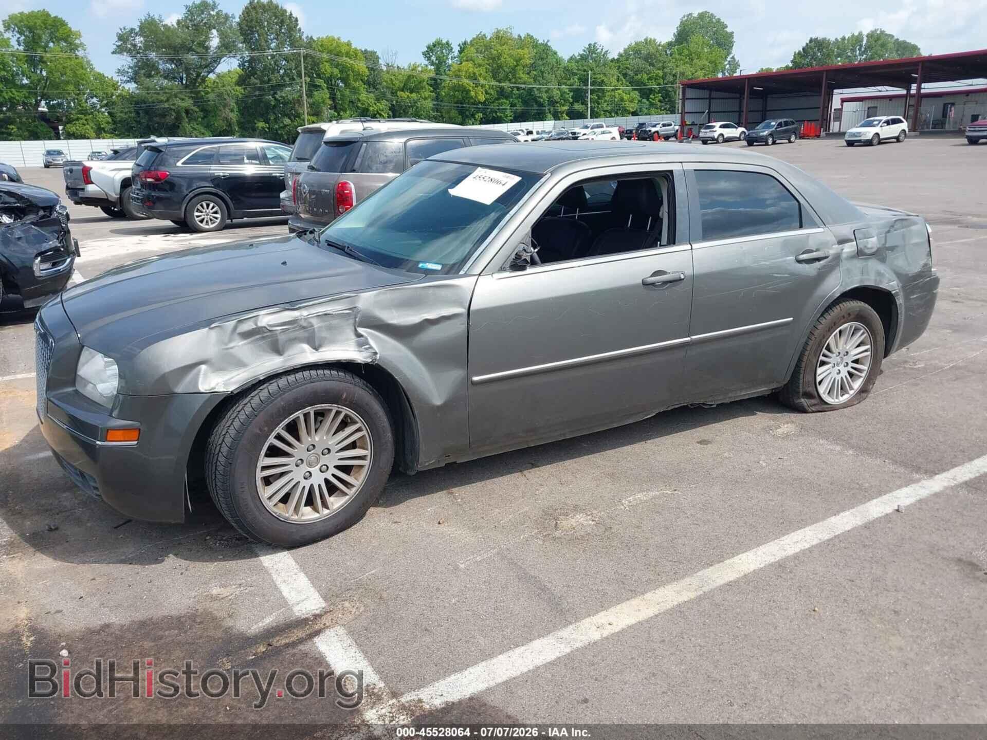 2008 CHRYSLER 300 - VIN: 2C3KA53G18H158189 - Фото 2