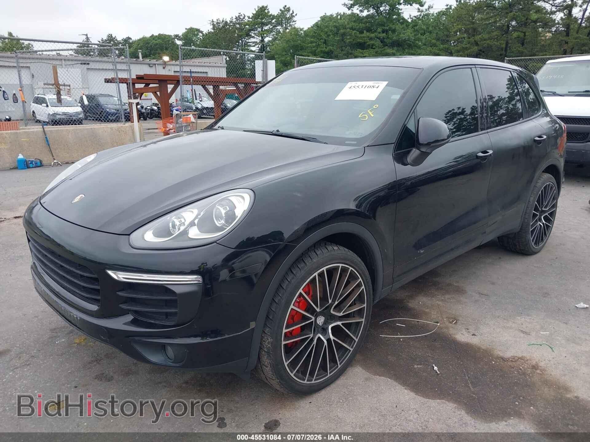 2017 PORSCHE CAYENNE - VIN: WP1AA2A24HKA89633 - Photo 2