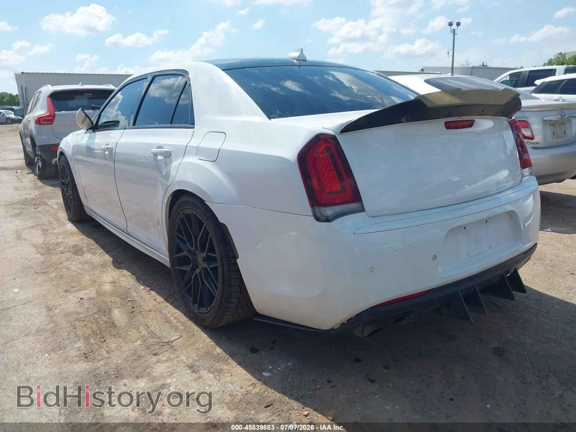 2016 CHRYSLER 300 - VIN: 2C3CCABT2GH220347 - Фото 3