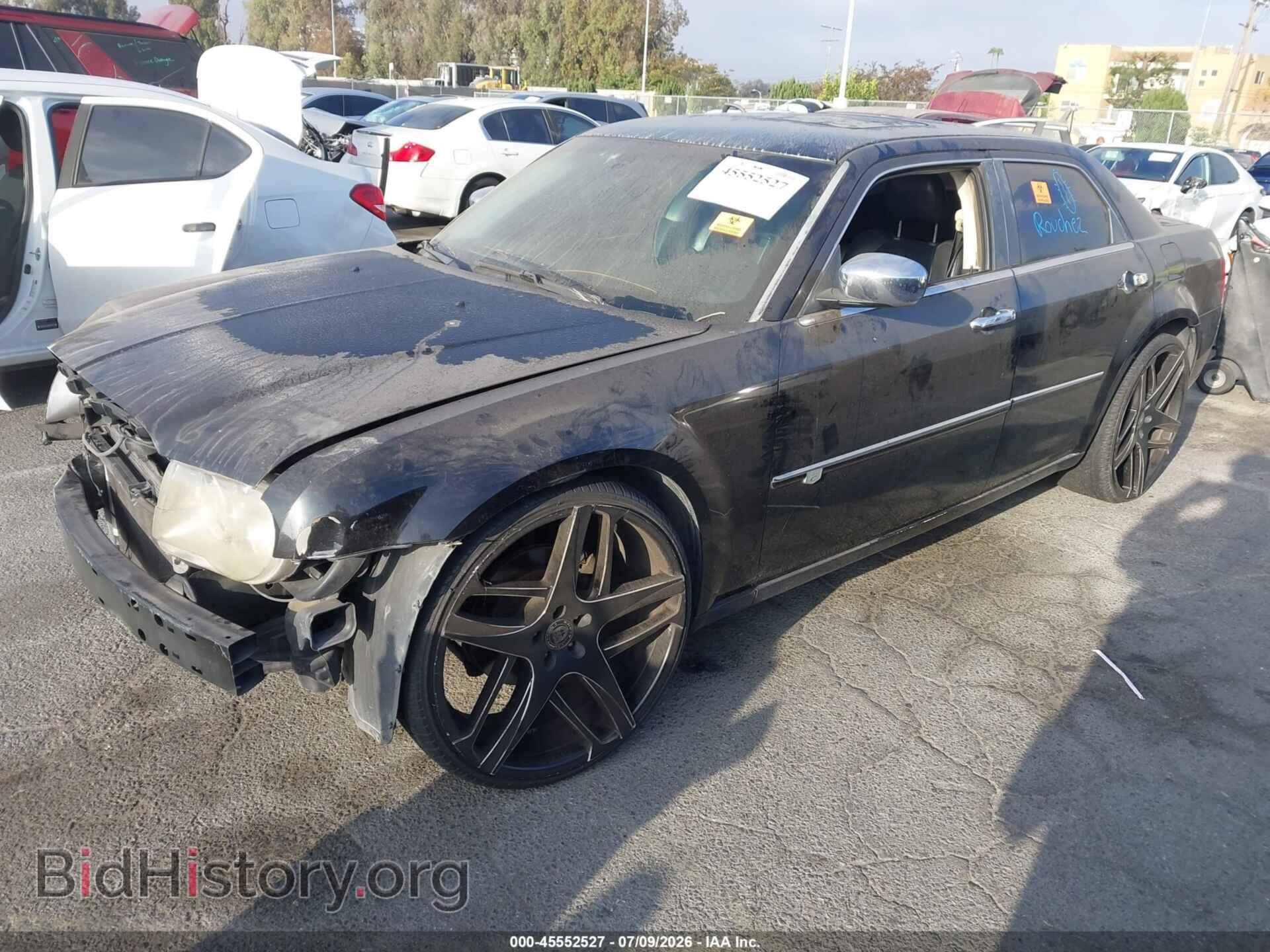 2008 CHRYSLER 300C - VIN: 2C3KA63H28H193628 - Фото 2