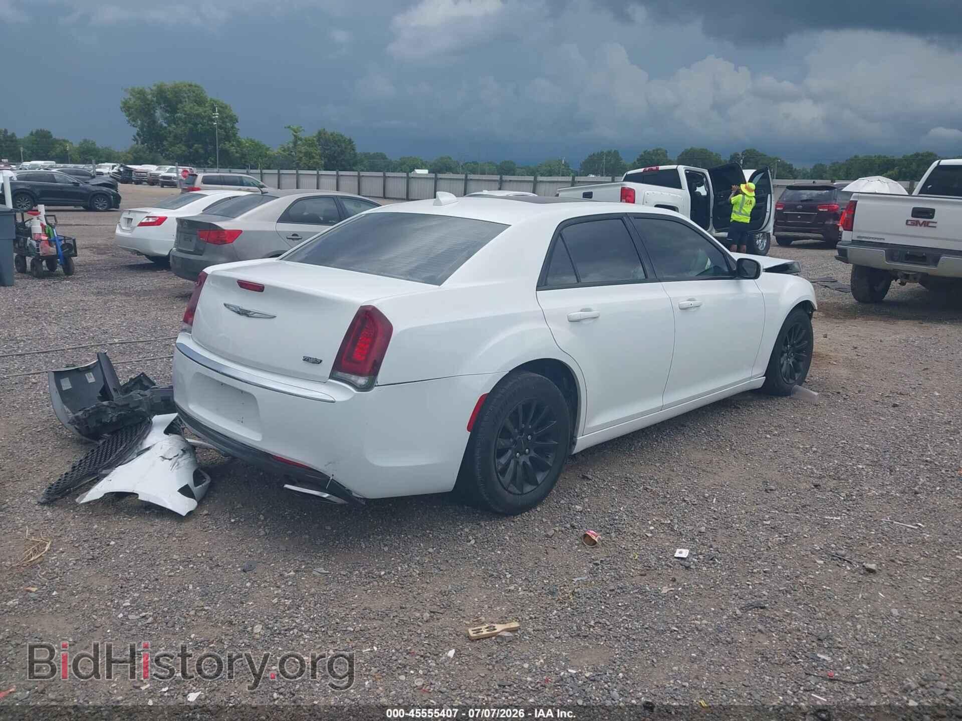 2017 CHRYSLER 300 - VIN: 2C3CCAAG3HH661961 - Photo 4