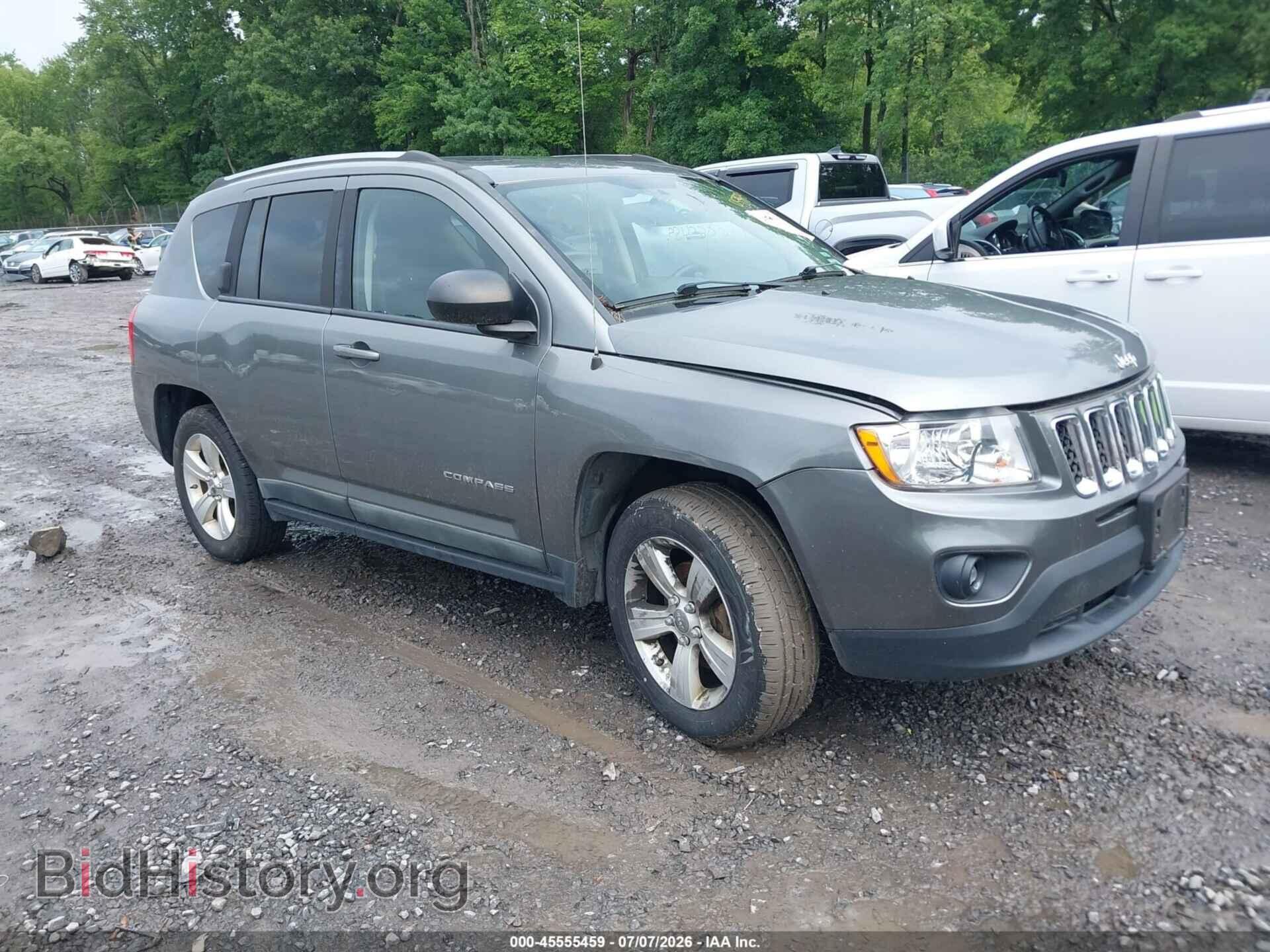 Photo 1J4NF1FB8BD259733 - JEEP COMPASS 2011