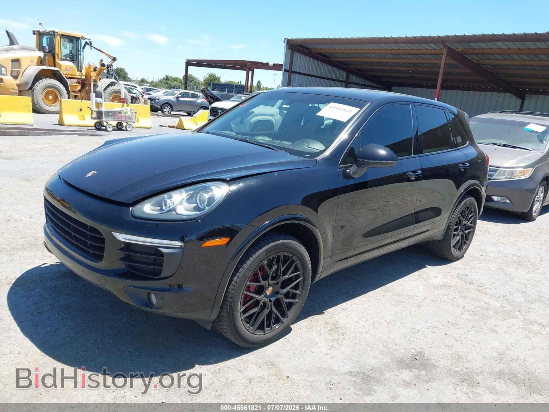 2017 PORSCHE CAYENNE - VIN: WP1AA2A20HKA80606 - Photo 2