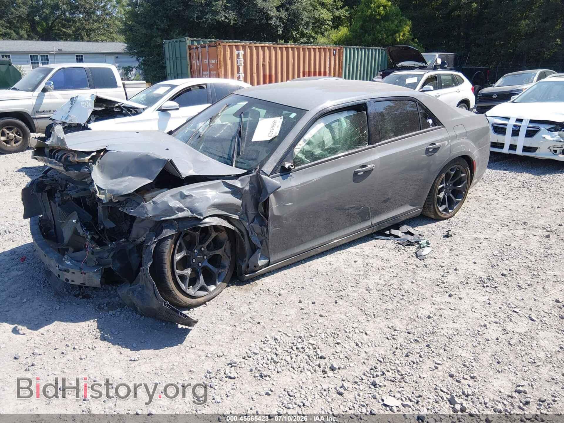 2019 CHRYSLER 300 - VIN: 2C3CCABG3KH533435 - Фото 2