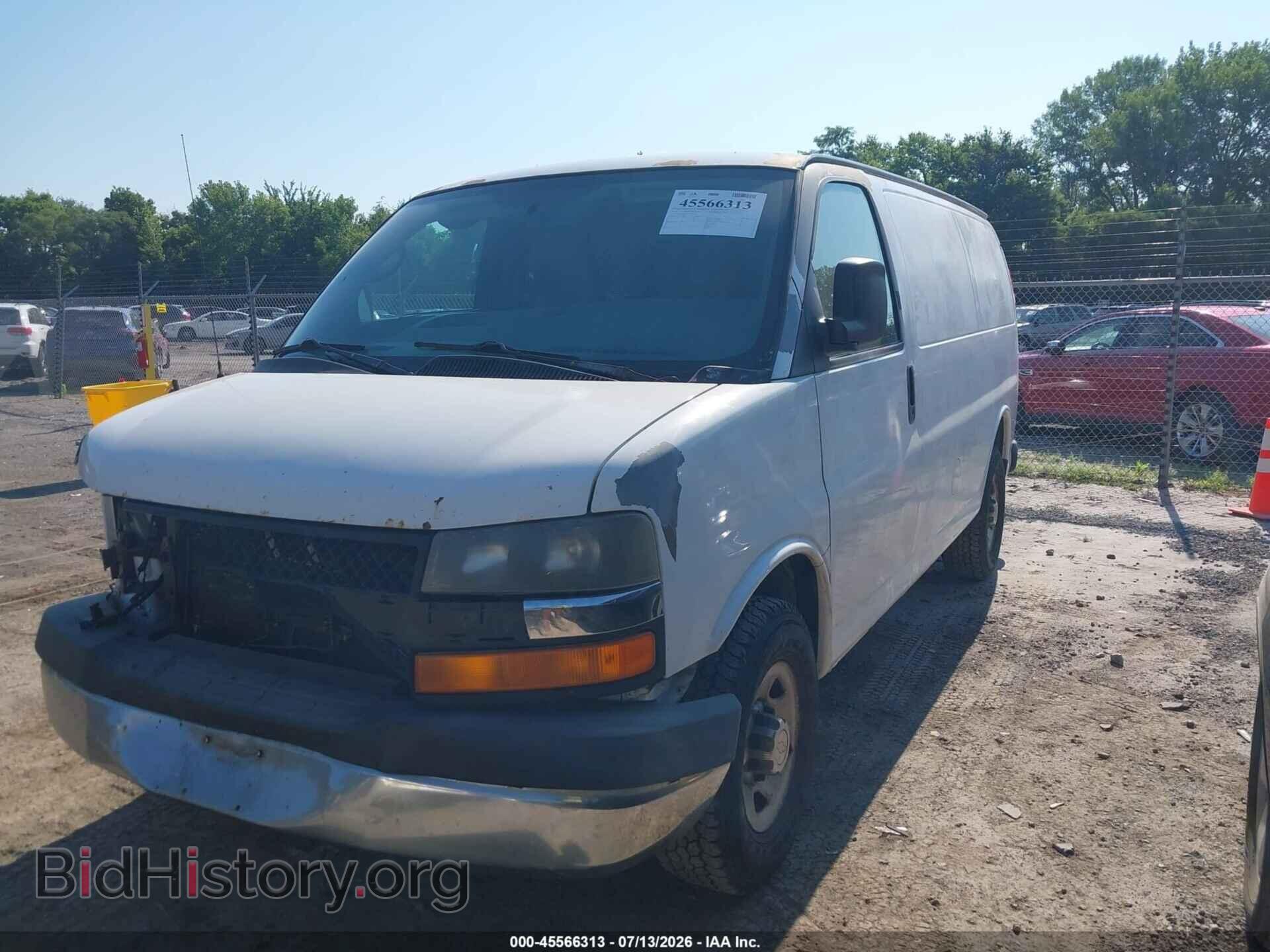2010 CHEVROLET EXPRESS 2500 - VIN: 1GCZGFBA3A1109432 - Photo 2