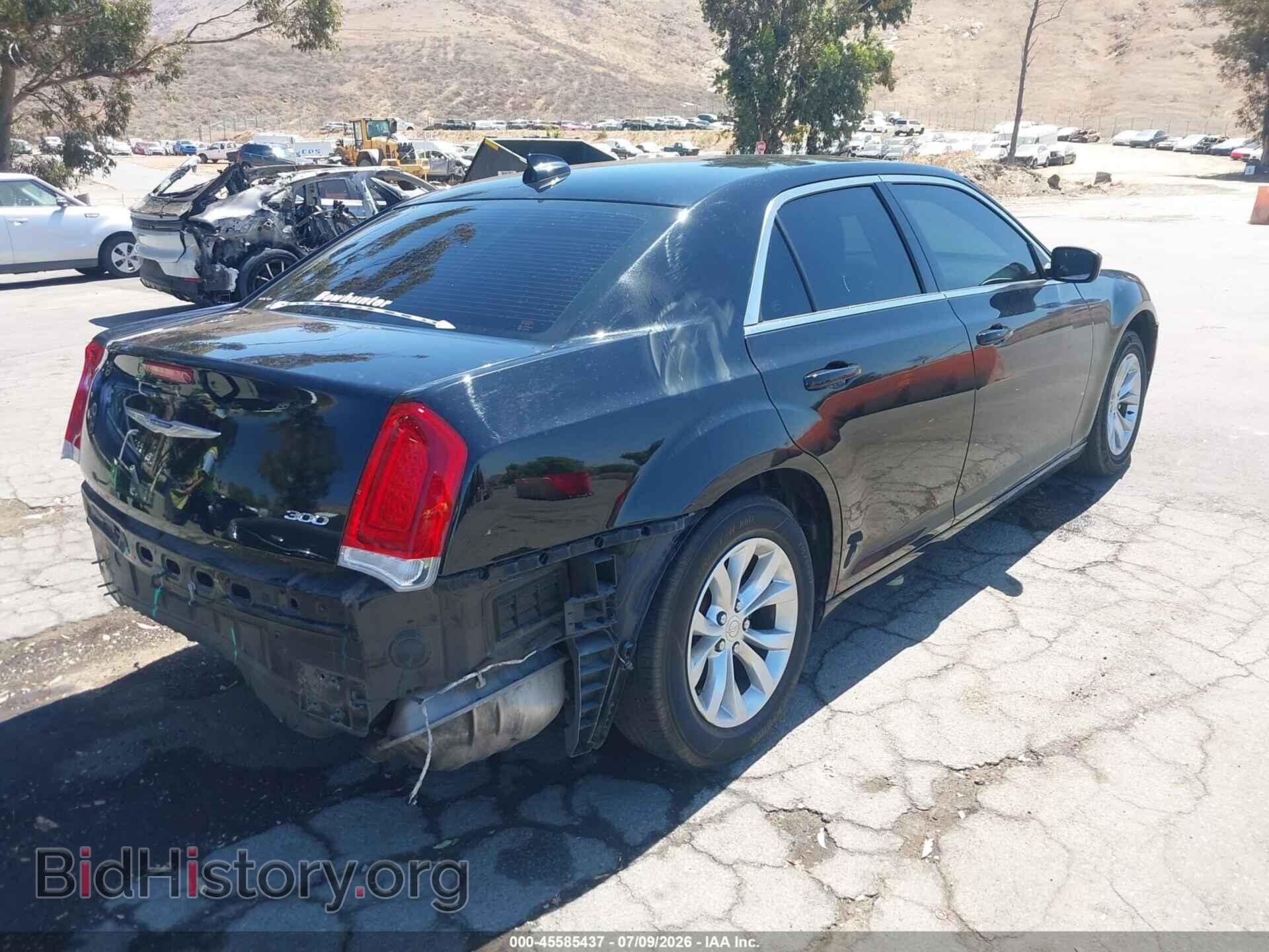 2019 CHRYSLER 300 - VIN: 2C3CCAAG2KH654555 - Photo 4