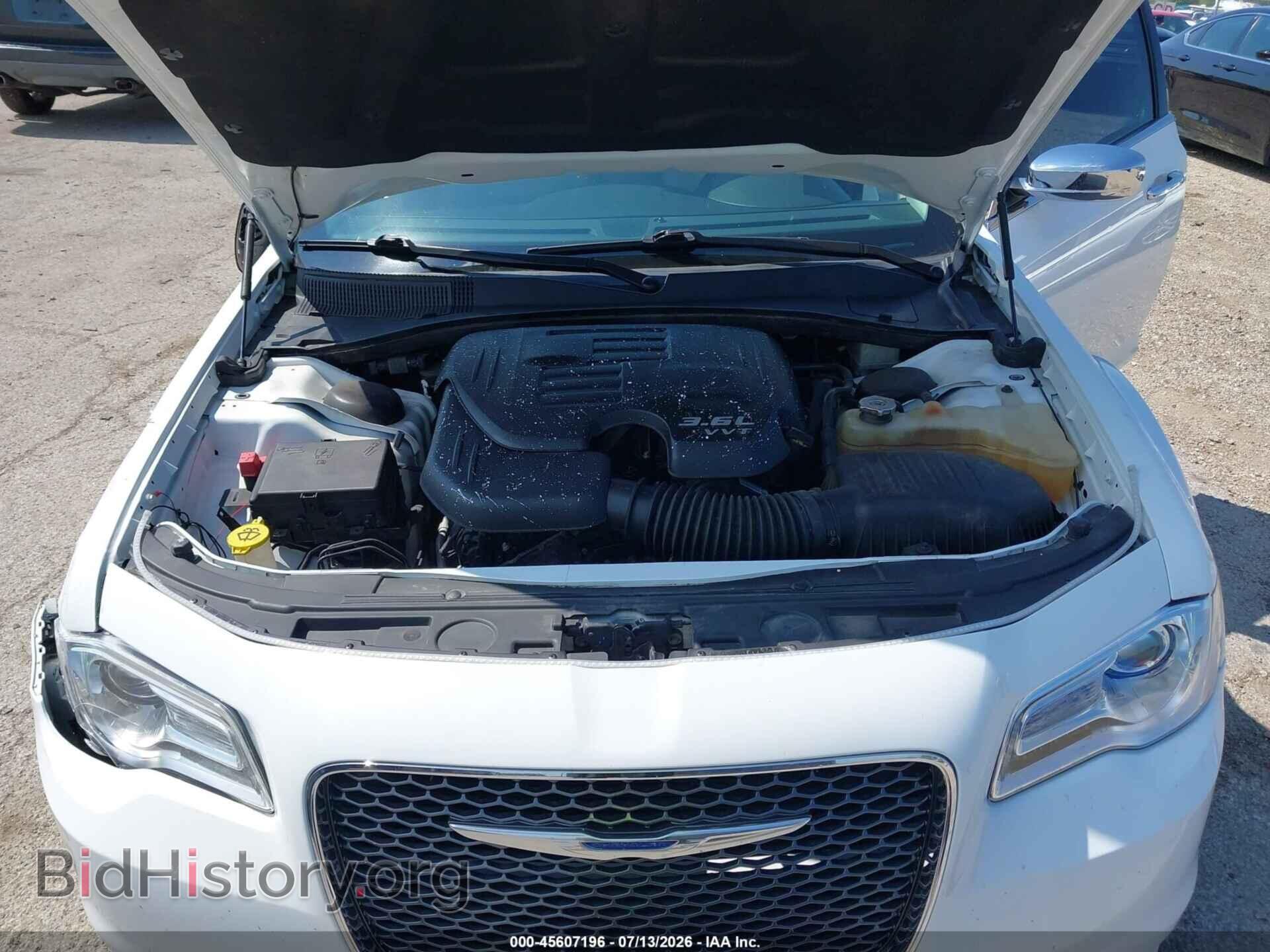 2018 CHRYSLER 300 - VIN: 2C3CCAKG5JH160185 - Photo 10