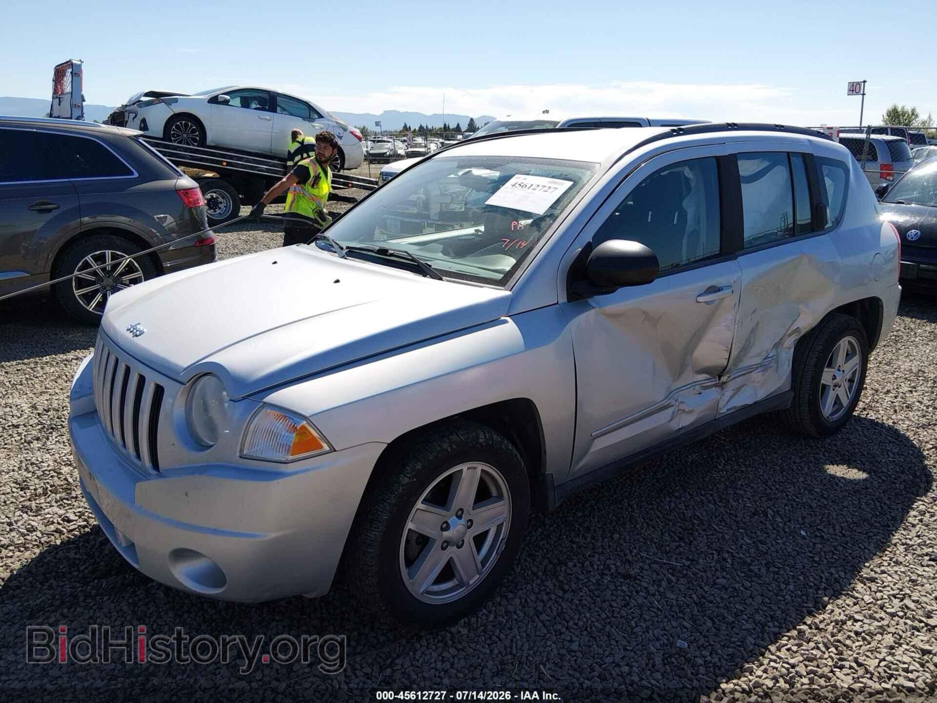 2010 JEEP COMPASS - VIN: 1J4NF4FB7AD649321 - Photo 2