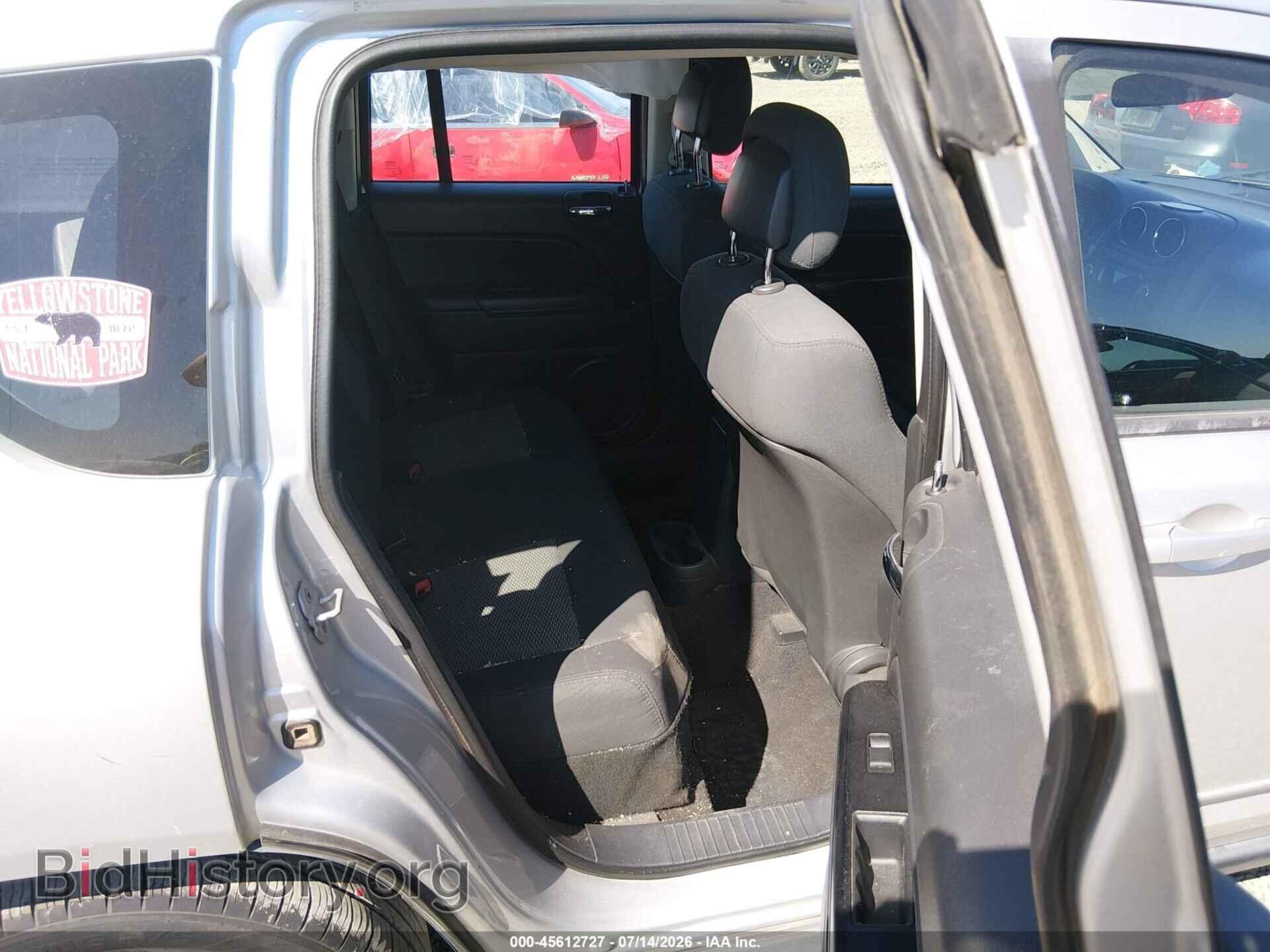 2010 JEEP COMPASS - VIN: 1J4NF4FB7AD649321 - Photo 8