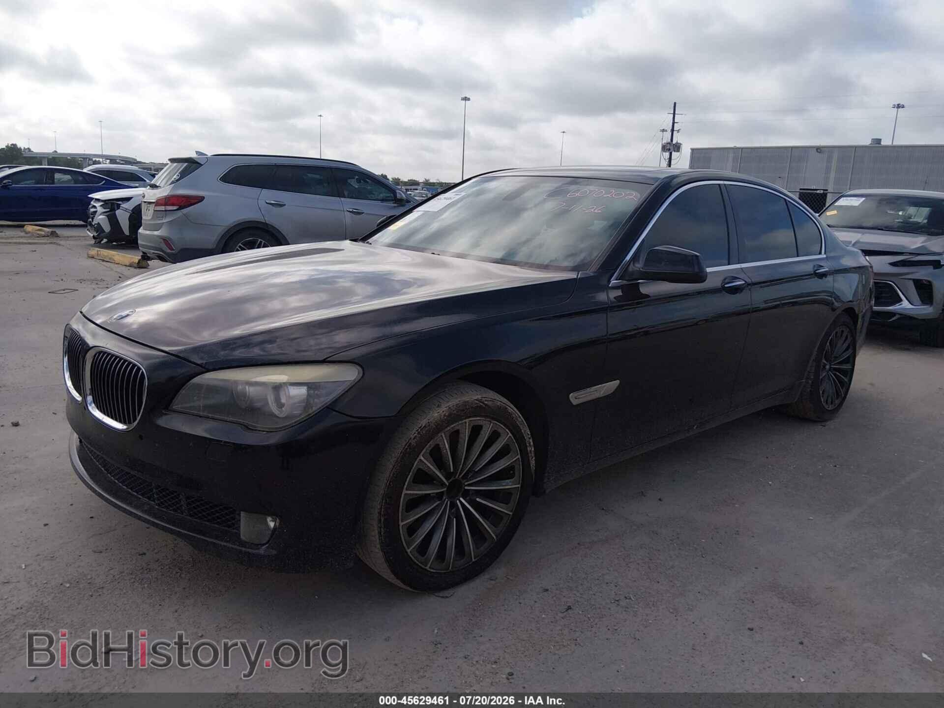 2012 BMW 740I - VIN: WBAKA4C58CDS99297 - Фото 2
