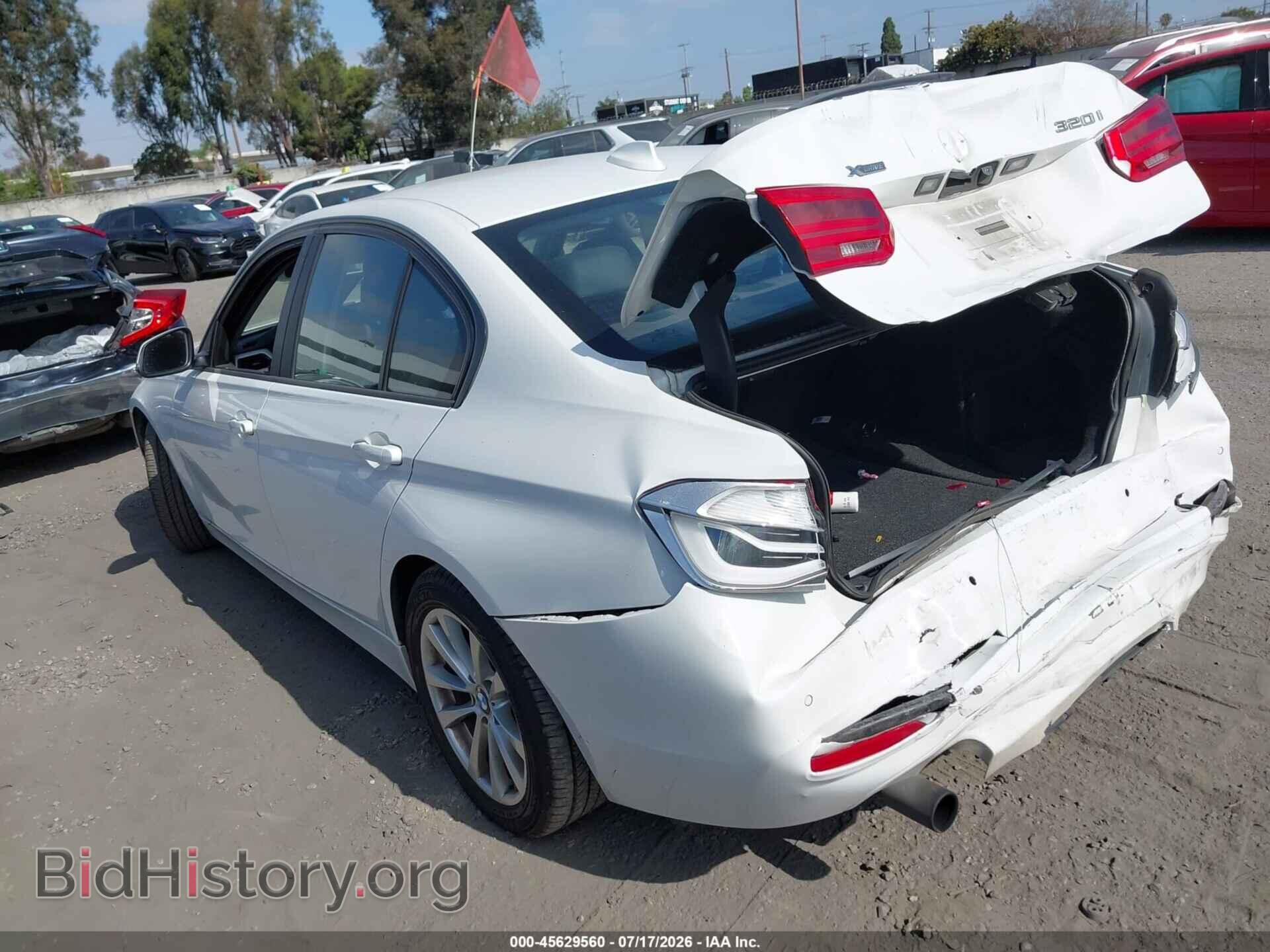 2016 BMW 320I - VIN: WBA8E5G55GNU20284 - Фото 3