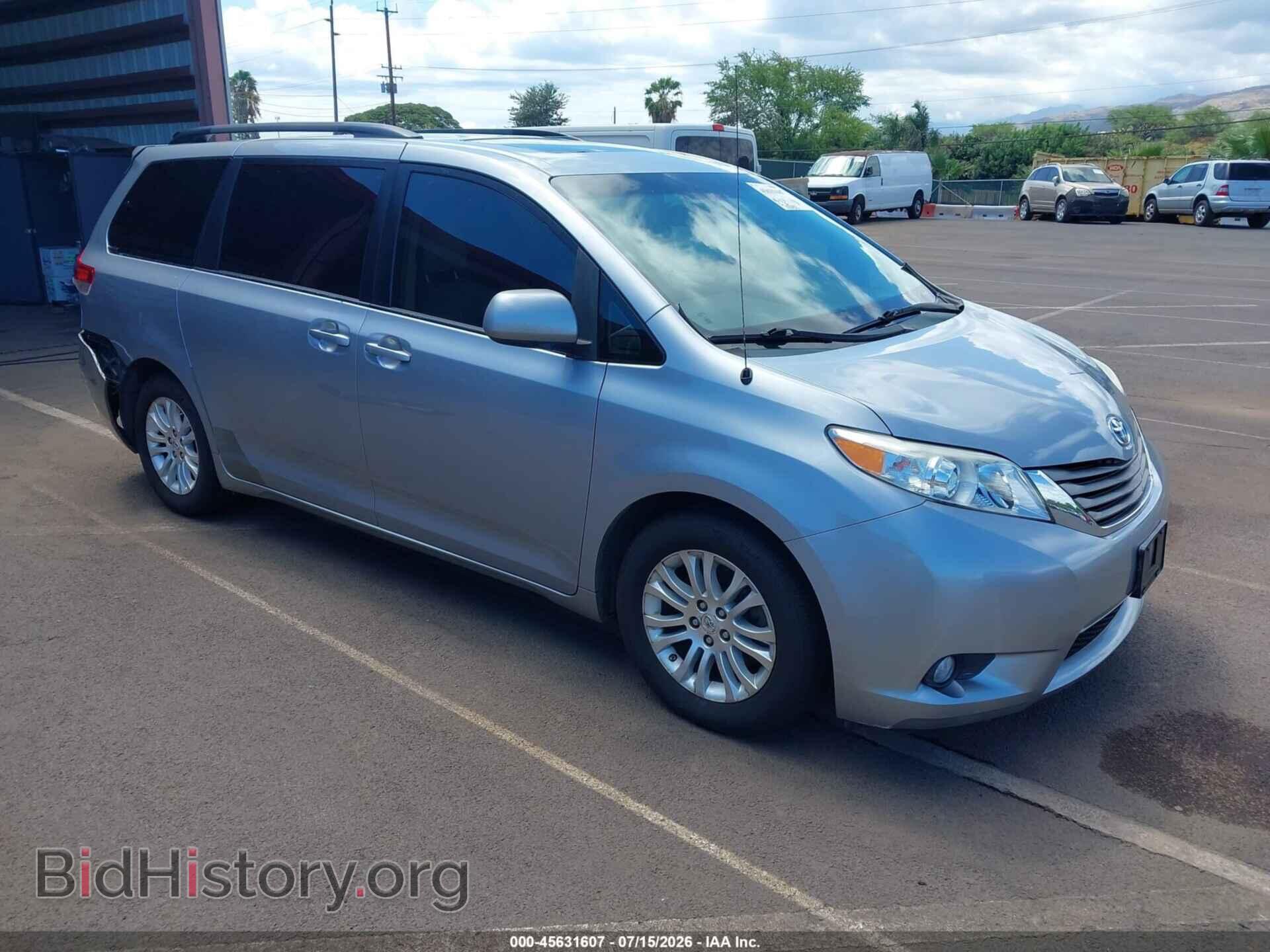 Фотография 5TDYK3DC5BS070905 - TOYOTA SIENNA 2011