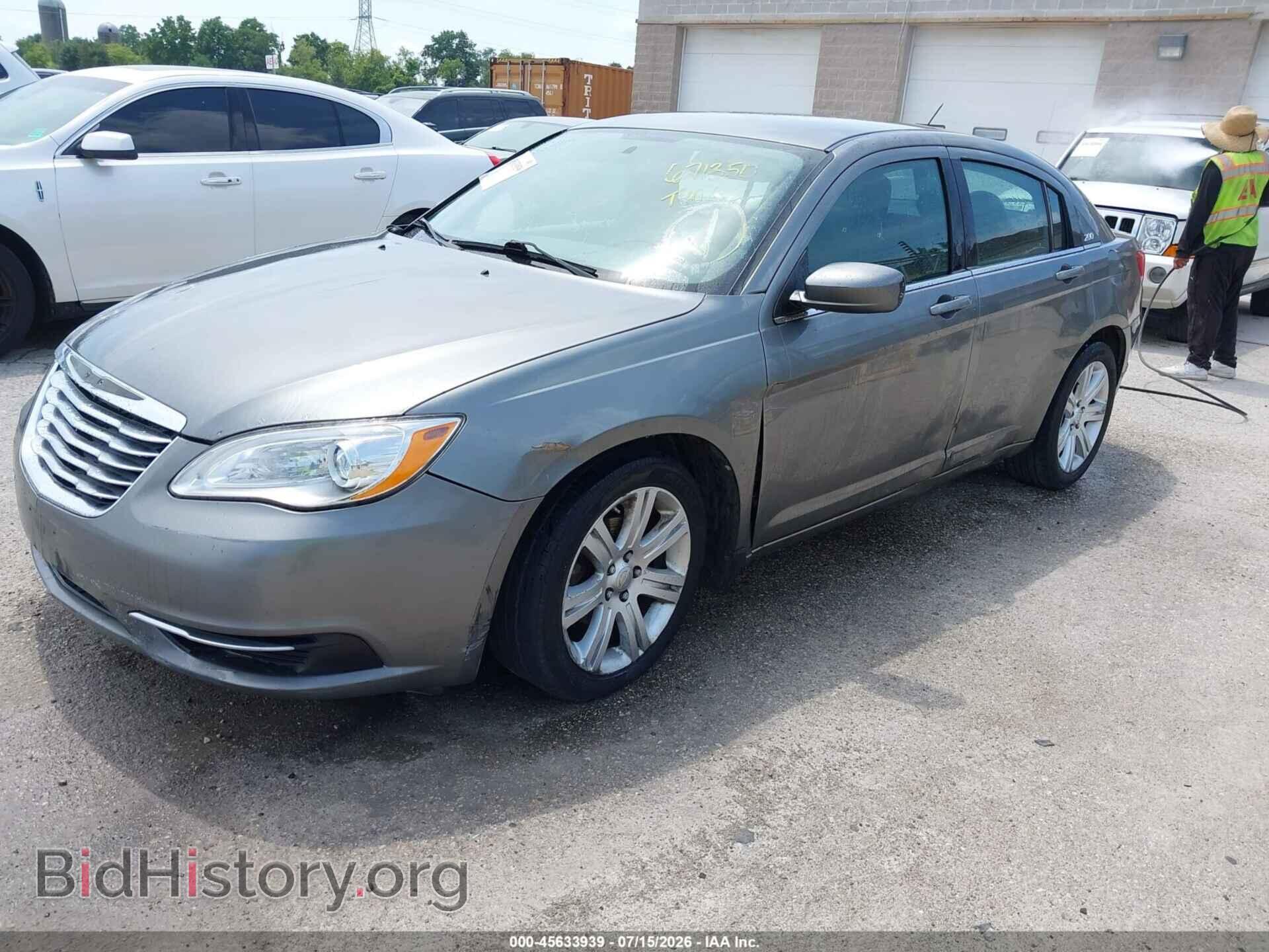 2013 CHRYSLER 200 - VIN: 1C3CCBAB8DN671350 - Фото 2