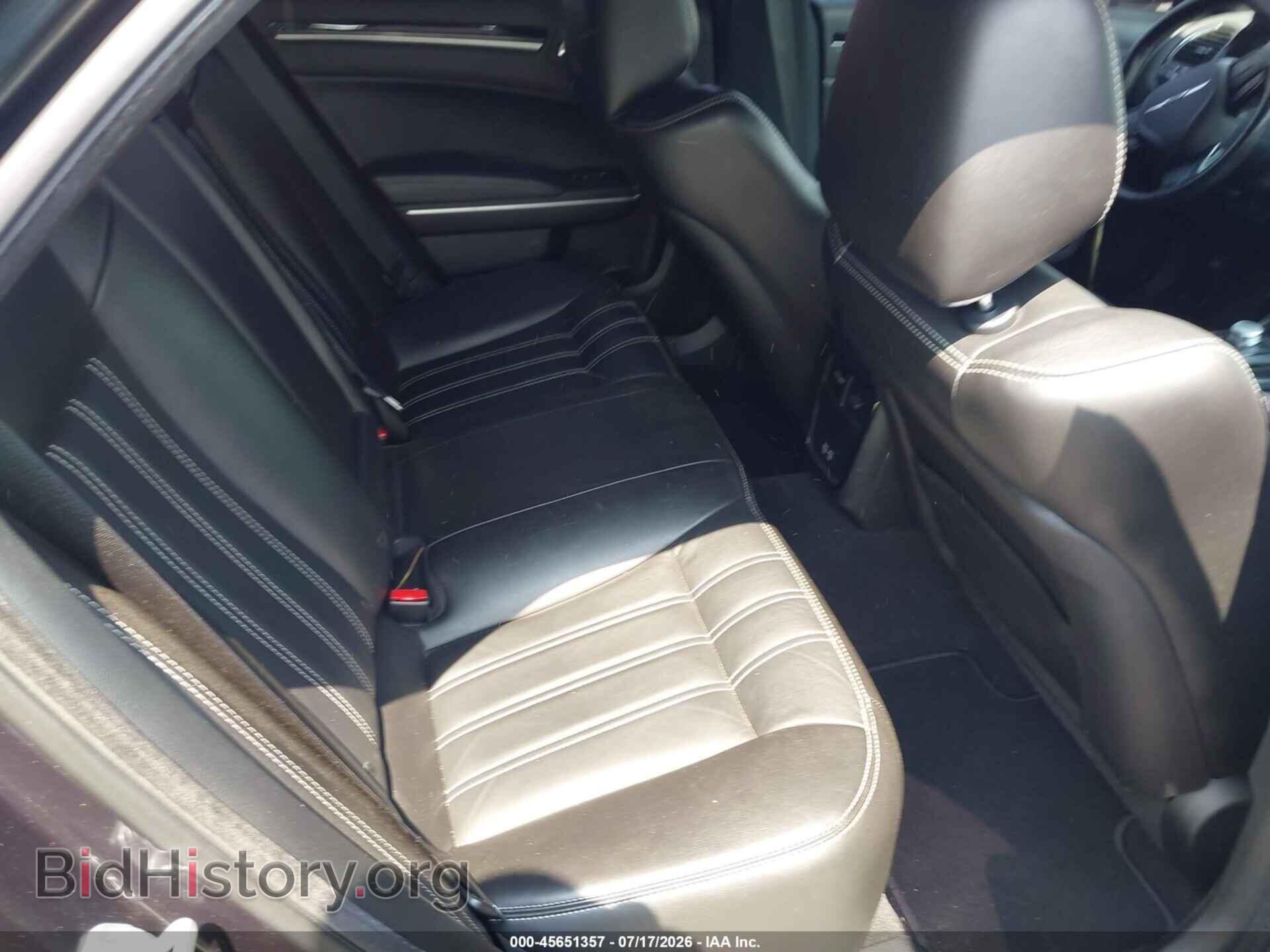 2019 CHRYSLER 300 - VIN: 2C3CCABG8KH516307 - Photo 8
